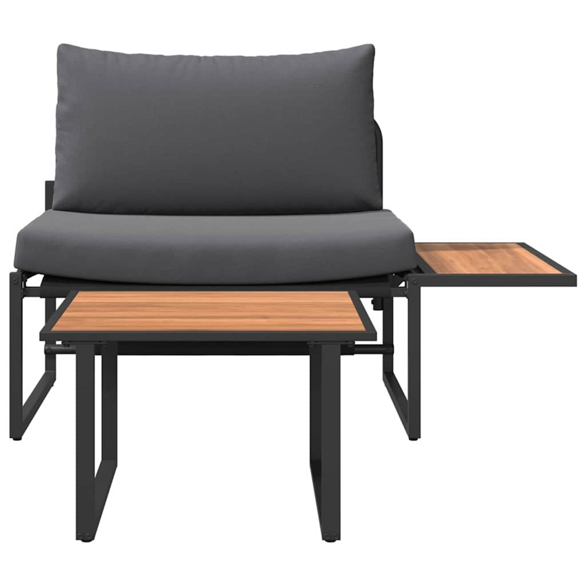 Una silla moderna para exteriores con cojín gris, mesa auxiliar y mesa inferior. El marco es negro y las mesas son de madera.