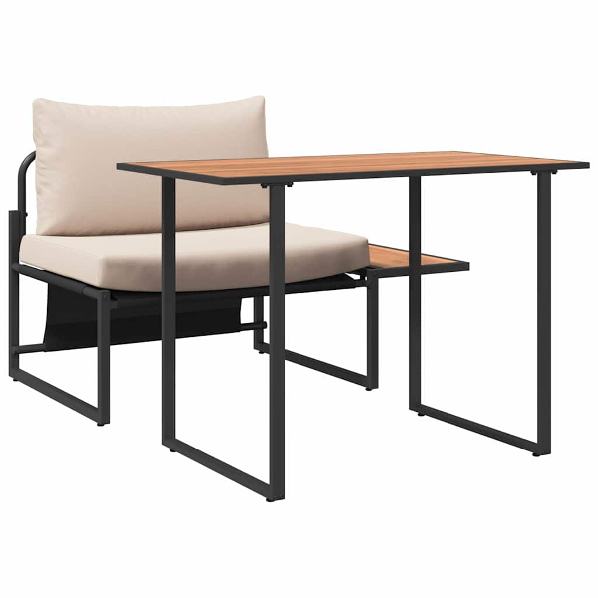 Ein Stuhl im Freien mit einem Tisch. Der Stuhl hat beige Kissen und einen schwarzen Rahmen. Der Tisch hat eine Holzplatte und einen schwarzen Rahmen.
