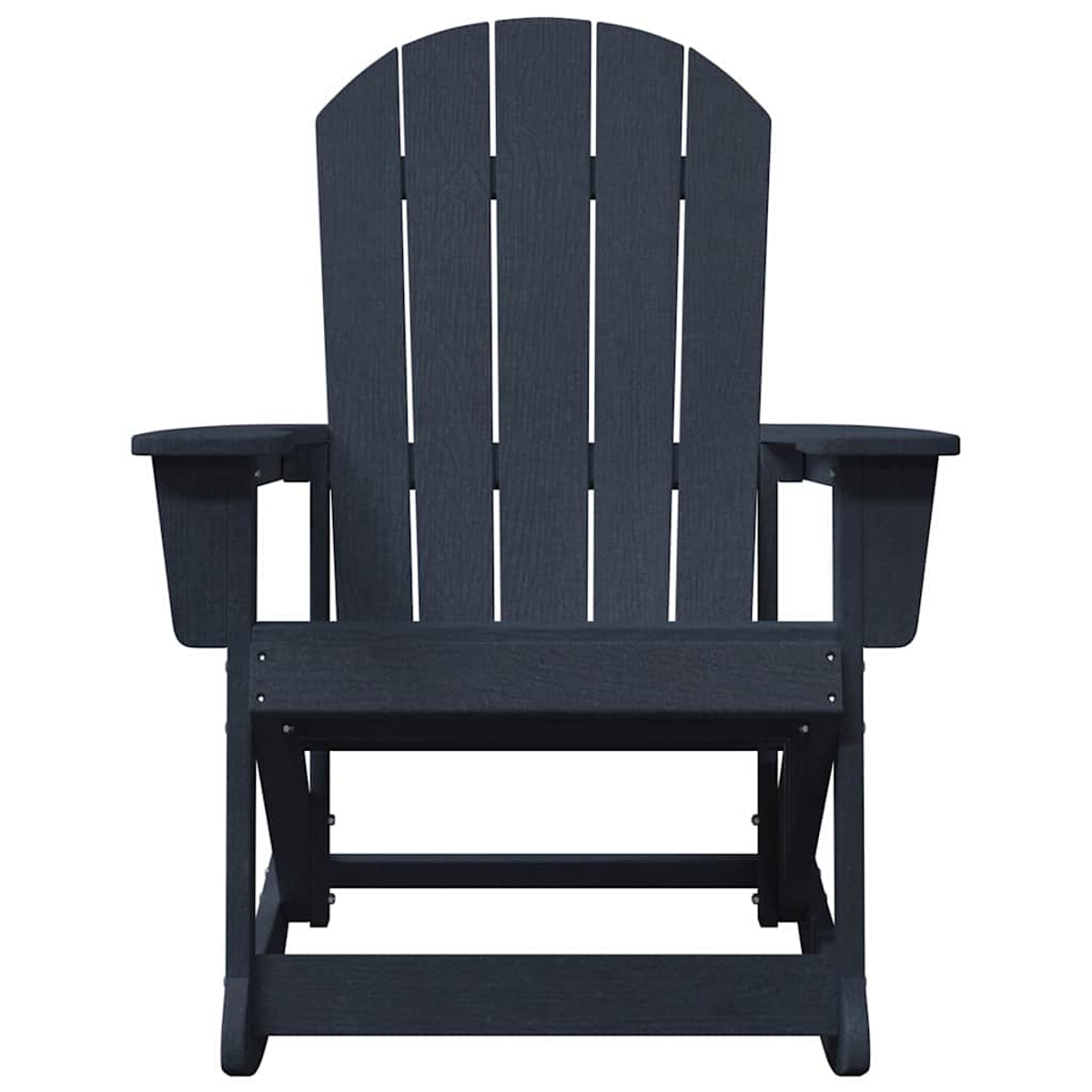 Ein marineblauer Adirondack-Stuhl. Er hat eine geschwungene Rückenlehne mit vertikalen Lamellen, Armlehnen und eine Sitzfläche auf weißem Grund.