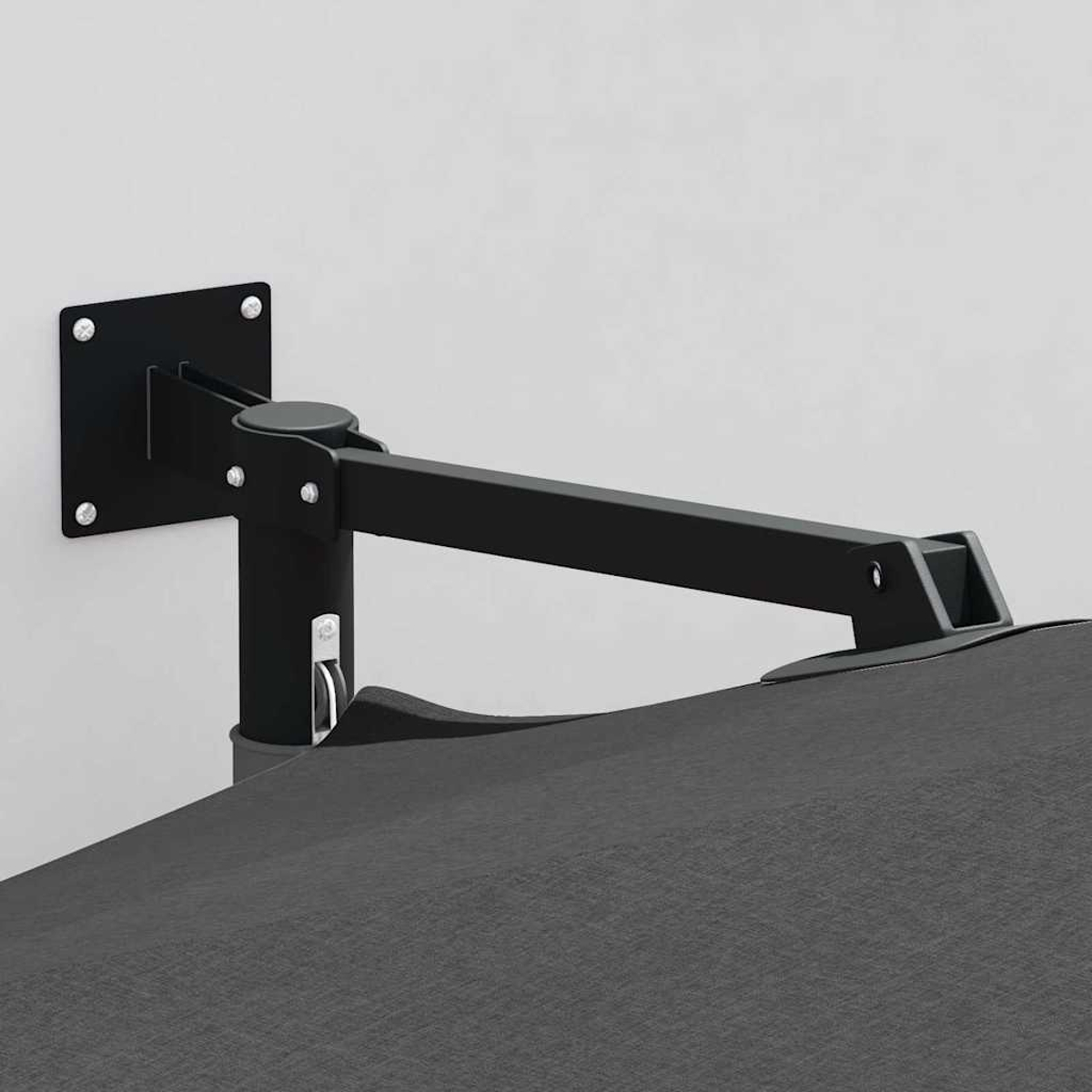 Si mostra un braccio di ombrellone nero montato a parete, con una tenda da sole grigio scuro parzialmente visibile. Il muro è grigio chiaro.