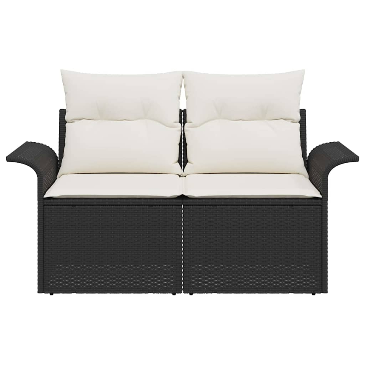 Ein schwarzes Korbsessel-Zweisitzer-Sofa mit weißen Kissen und Polstern. An jeder Seite gebogene Armlehnen.