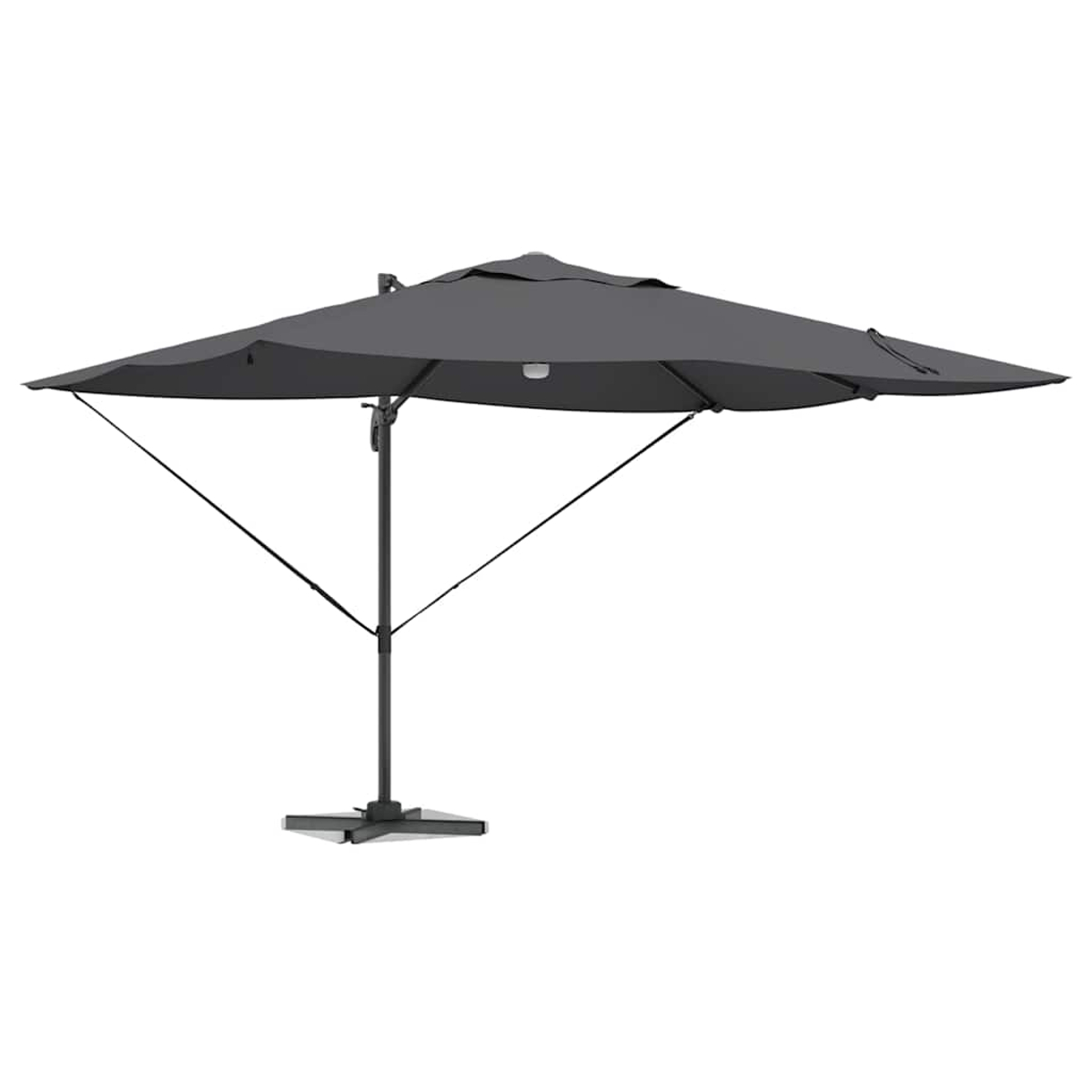 Ein grauer Ausleger-Schirm ist geöffnet. Das Dach wird von einer Metallstange und einem Arm getragen und steht auf einem quadratischen Sockel.