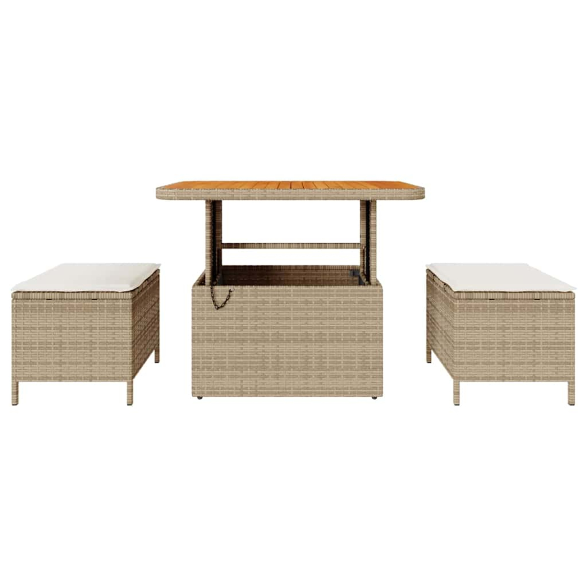 Ein Outdoor-Möbelset aus Korbgeflecht. Es umfasst einen Tisch mit Hubtisch und zwei Ottomanen mit weißen Kissen, alles auf weißem Hintergrund.