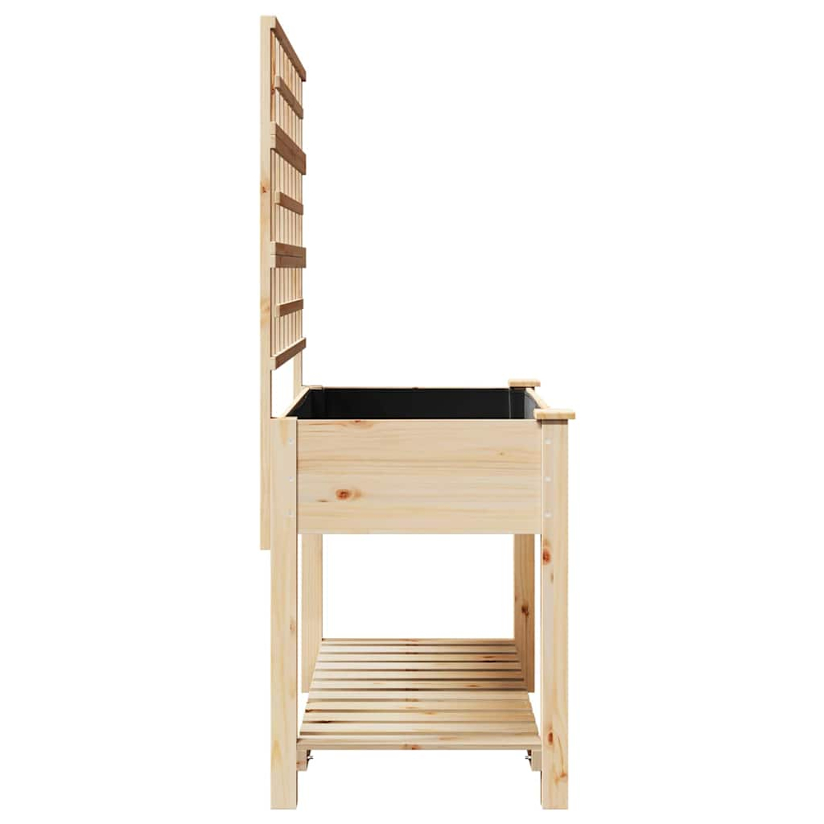 Una fioriera in legno con un traliccio, vista lateralmente. La fioriera ha un interno nero e poggia su un ripiano a doghe.