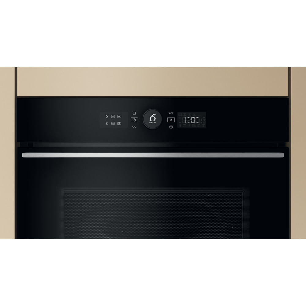 Primo piano di un forno nero con display digitale che mostra le 12:00. Ha pulsanti, un logo 6th sense e una cornice beige.