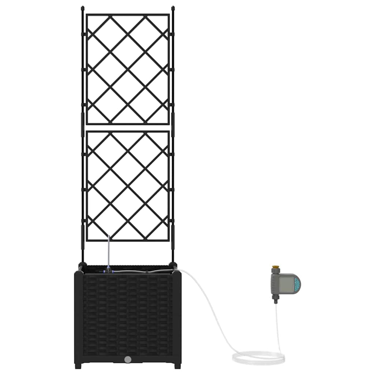 Traliccio nero con fioriera, tubo bianco e timer digitale. Sistema di irrigazione per piante, isolato su sfondo bianco.