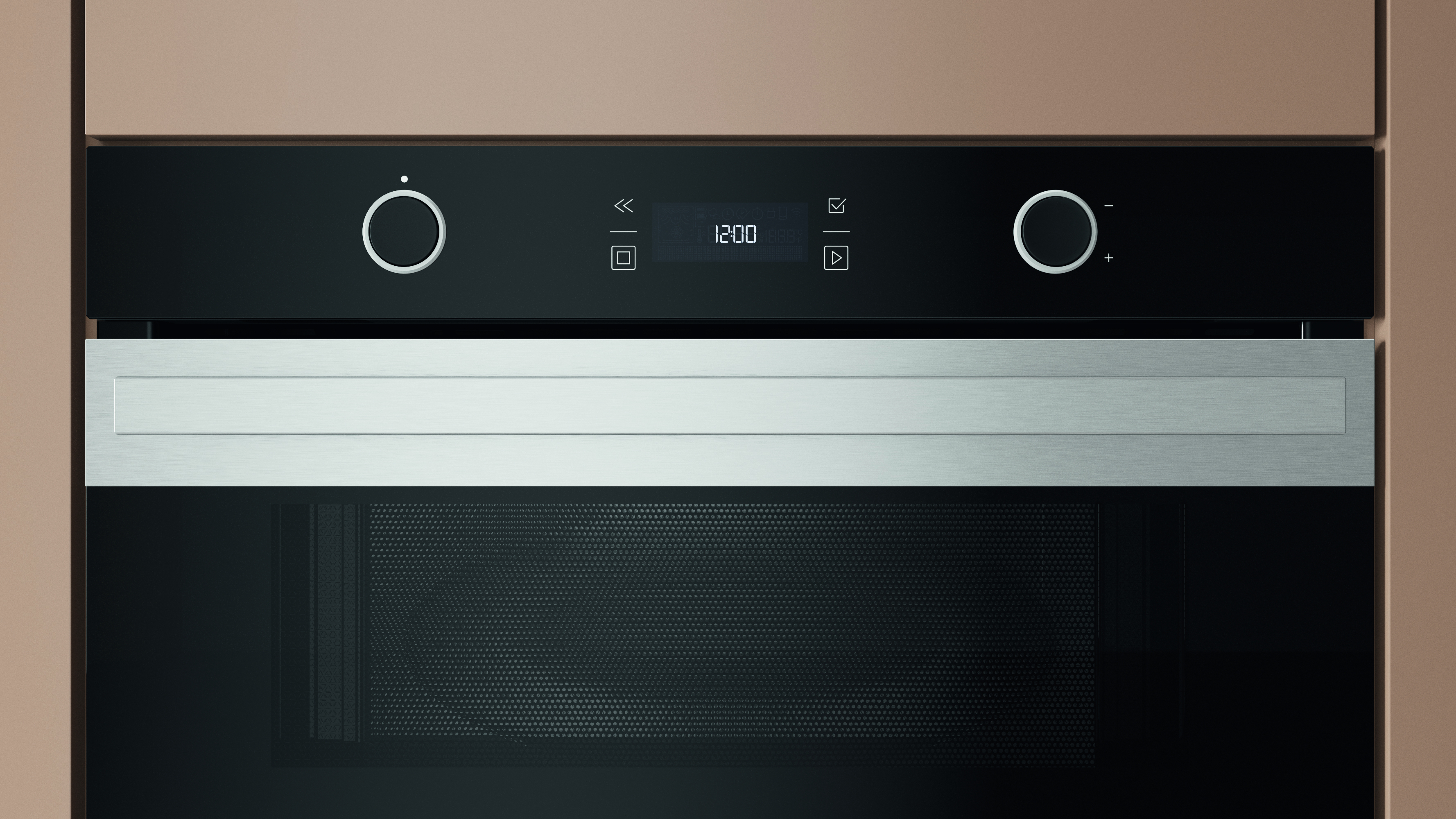 Primo piano di un forno nero con finiture argentate. Ha display digitali, manopole e una porta in vetro a motivi.