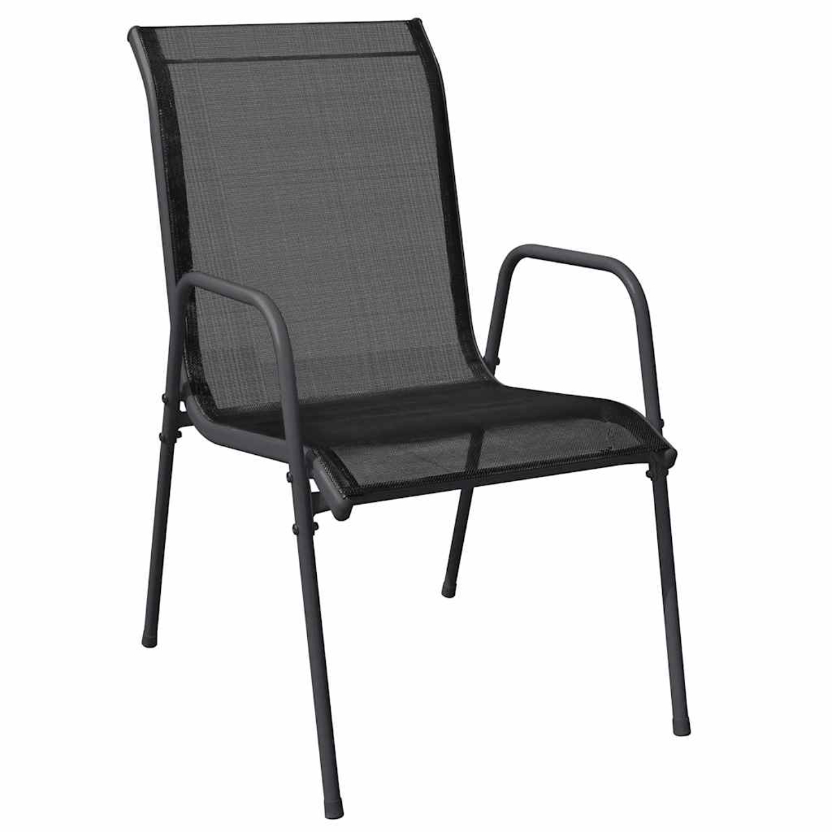Una silla negra para exteriores con asiento y respaldo de malla. La silla tiene reposabrazos y cuatro patas. El fondo es blanco.