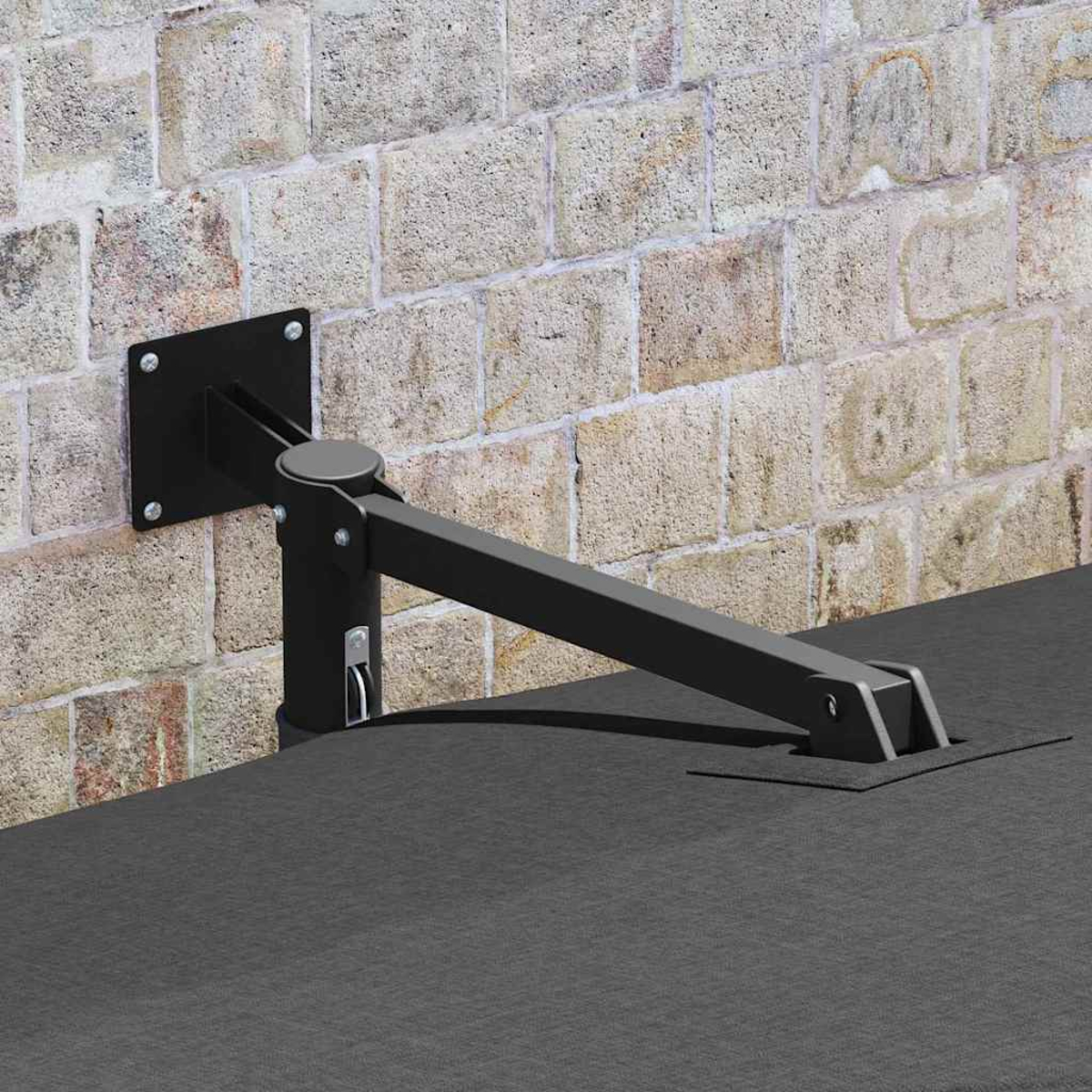 Eine schwarze Metallhalterung ist an einer Ziegelmauer befestigt. Die Halterung erstreckt sich nach außen und ruht auf einer dunklen Oberfläche.