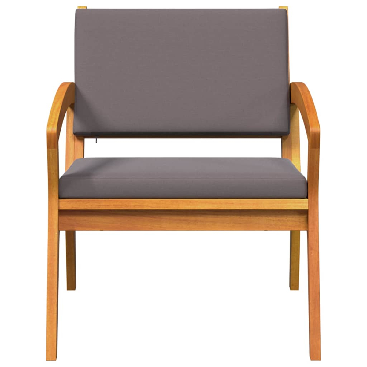 Silla de madera con cojines grises. La silla tiene reposabrazos y está sobre fondo blanco.