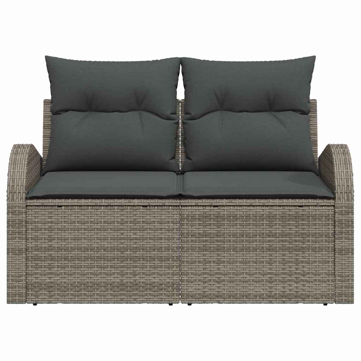 Ein graues Korbsessel mit zwei Sitzkissen und zwei Rückenkissen. Die Kissen sind dunkler grau als das Sofa.