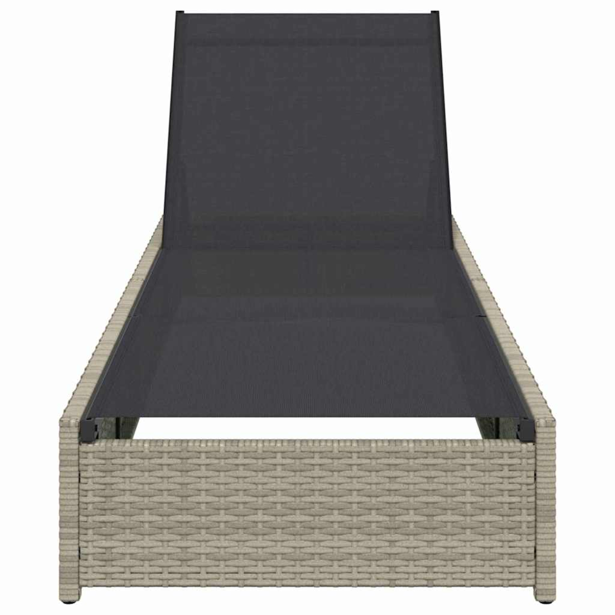 Eine graue und beige Outdoor-Liege. Die Kopfstütze ist hochgeklappt. Der Rahmen ist aus gewebtem beigen Material. Der Sitz ist dunkelgrau.