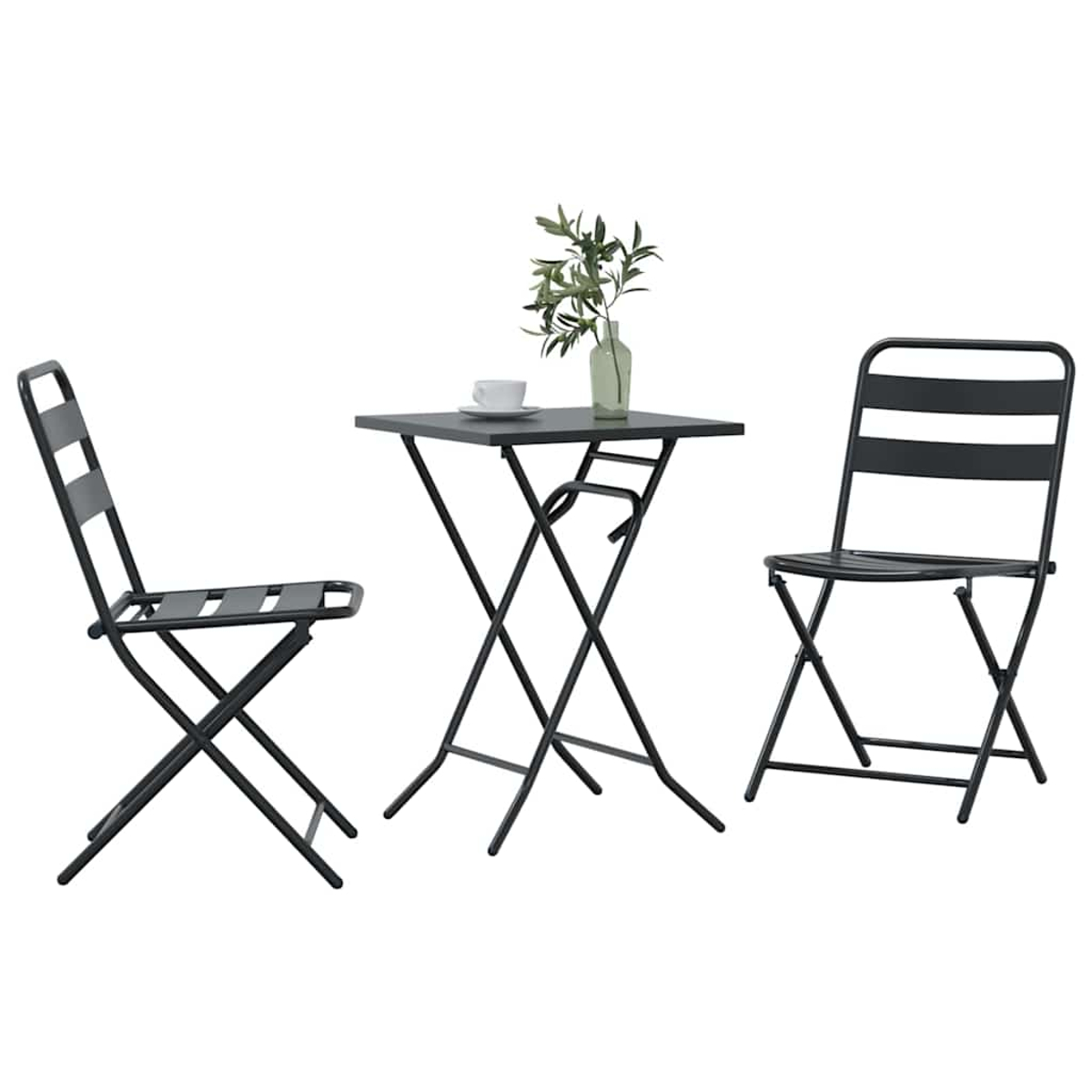 Schwarzes Metall-Bistro-Set: ein kleiner quadratischer Tisch, zwei Stühle und eine Vase mit grünen Blättern. Weißer Hintergrund.
