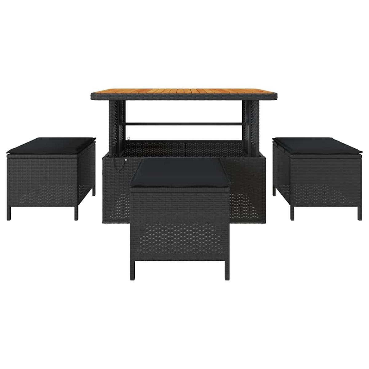 Gartenmöbel-Set. Rattan-Tisch mit Holzplatte, umgeben von drei schwarzen Würfelhockern, jeweils mit schwarzem Kissen.