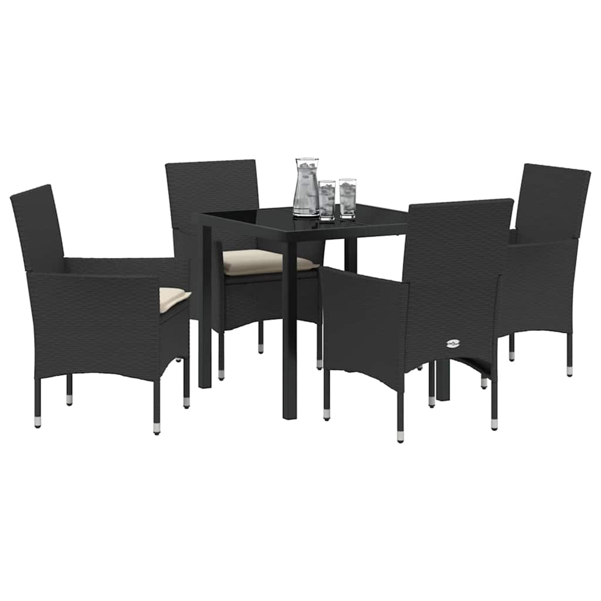 Ein schwarzes Esszimmerset für den Außenbereich mit vier Stühlen und einem quadratischen Tisch. Eine Kanne und zwei Gläser stehen auf dem Tisch.