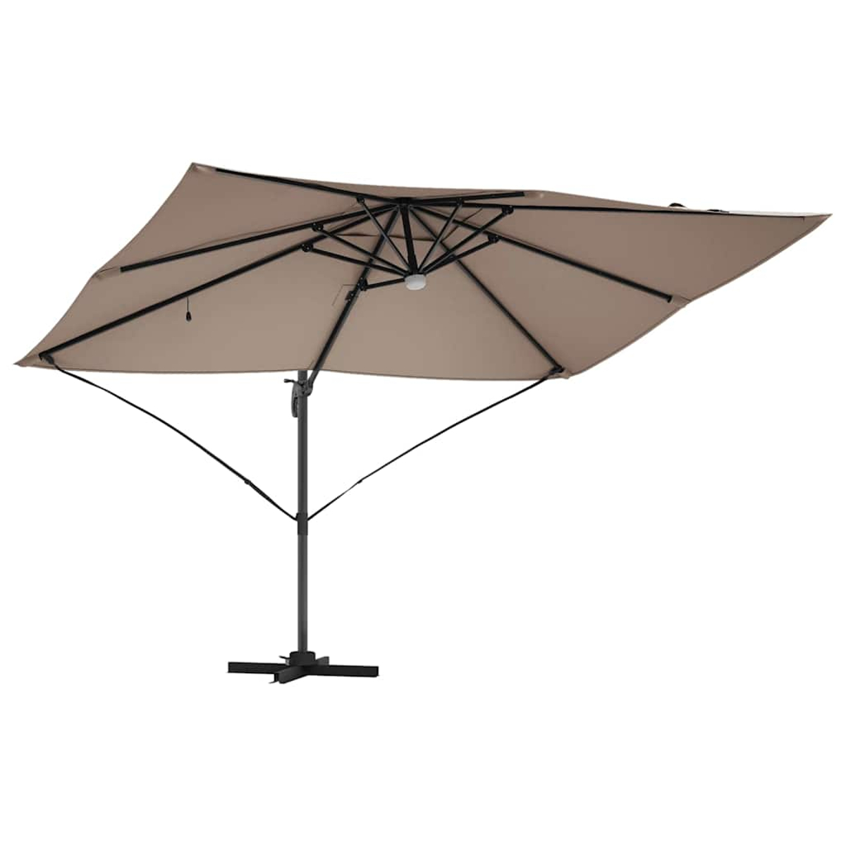Un ombrellone quadrato beige da patio, aperto, con struttura e base in metallo nero, isolato su sfondo bianco. L'ombrellone è inclinato.