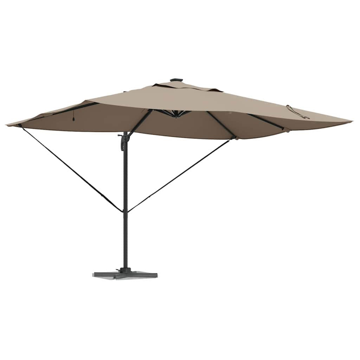 Un ombrellone beige. Ha un palo nero e puntoni di supporto. La base è un quadrato grigio scuro. Lo sfondo è bianco.