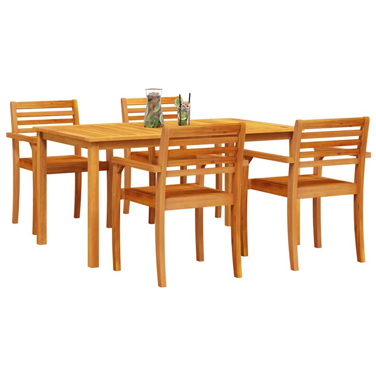 Essgruppe aus Holz im Freien mit Tisch und vier Stühlen. Getränke stehen auf dem Tisch. Das Set steht auf weißem Hintergrund.