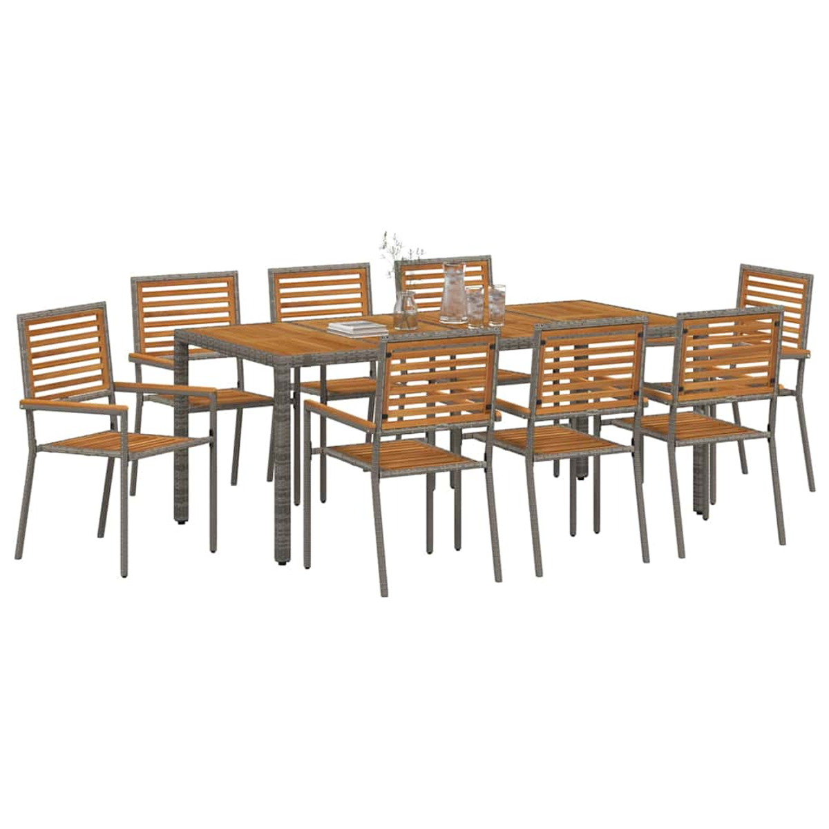 Ein Esstisch-Set aus Holz für draußen mit einem rechteckigen Tisch und acht Stühlen, vor weißem Hintergrund. Gläser und ein Krug stehen auf dem Tisch.