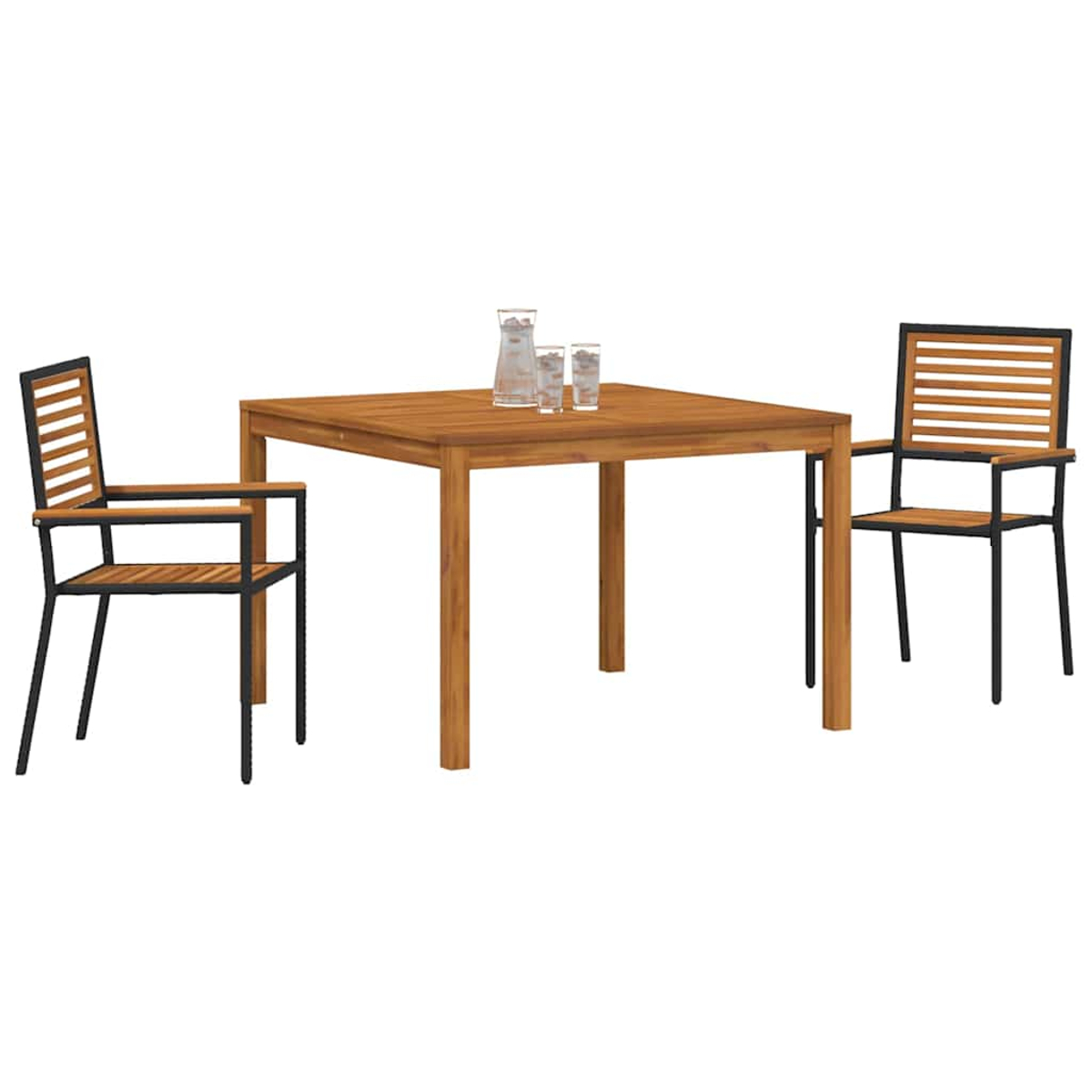 Una mesa de madera con dos sillas y dos vasos. Una jarra en la mesa. Las sillas tienen marcos negros y listones de madera.