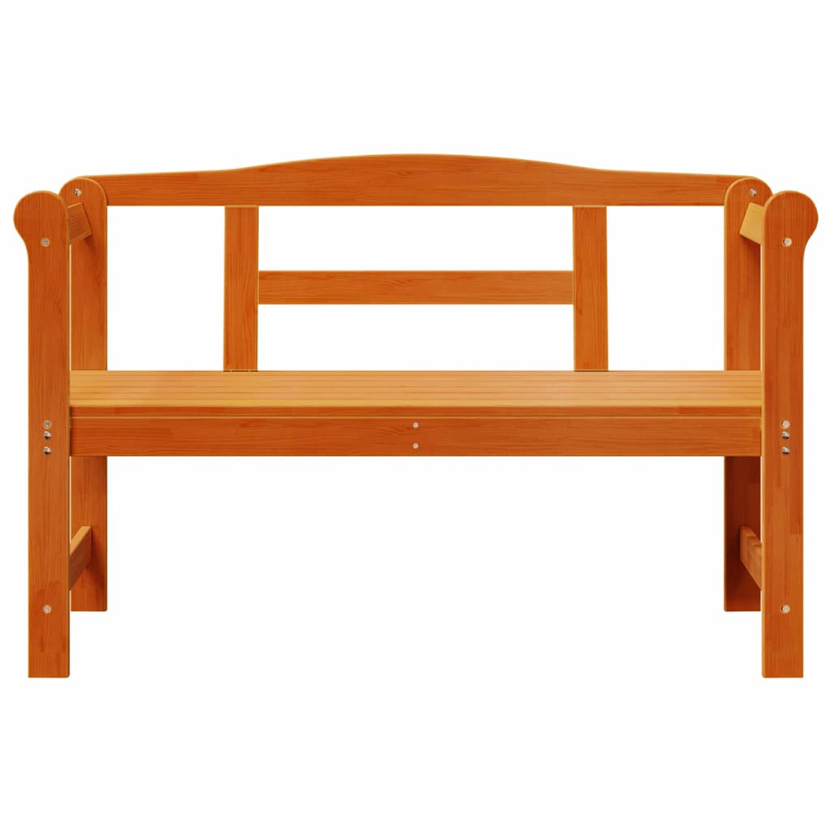 Un banco de madera con respaldo curvo, reposabrazos y listones horizontales. El banco es de color naranja cálido y se encuentra sobre un fondo blanco.