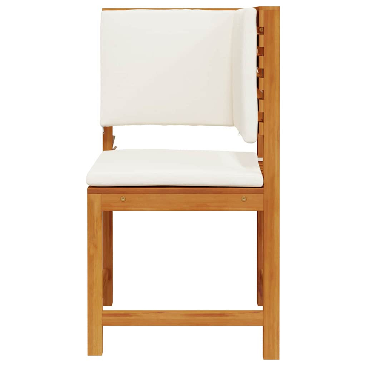 Silla de madera con cojines blancos. La silla tiene respaldo y cojín del asiento. El marco es de madera marrón claro.