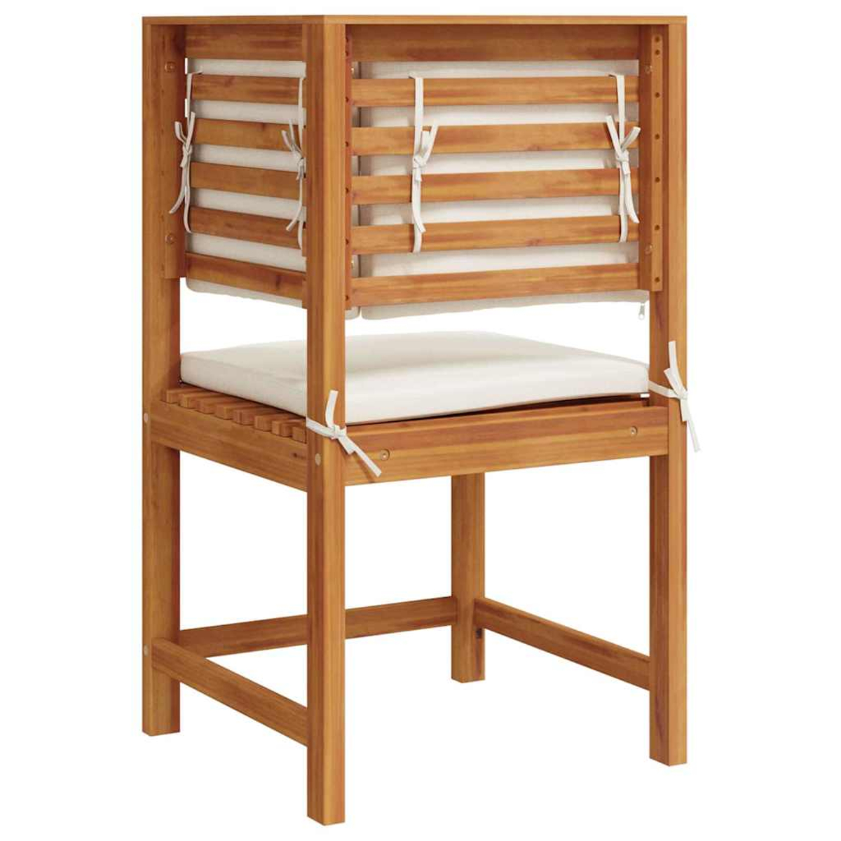 Silla de madera con cojín blanco. La silla tiene respaldo cuadrado con lamas horizontales de madera y detalles de lazos blancos.