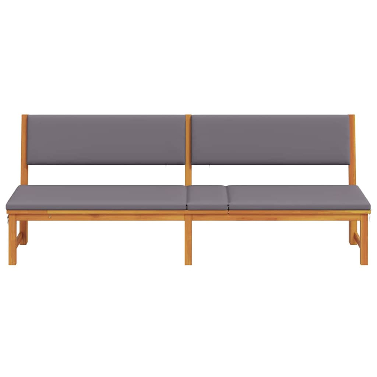 Eine Holzbank mit grauen Kissen. Die Bank hat eine Rückenlehne und Sitzkissen, ideal für den Außenbereich oder die Terrasse.