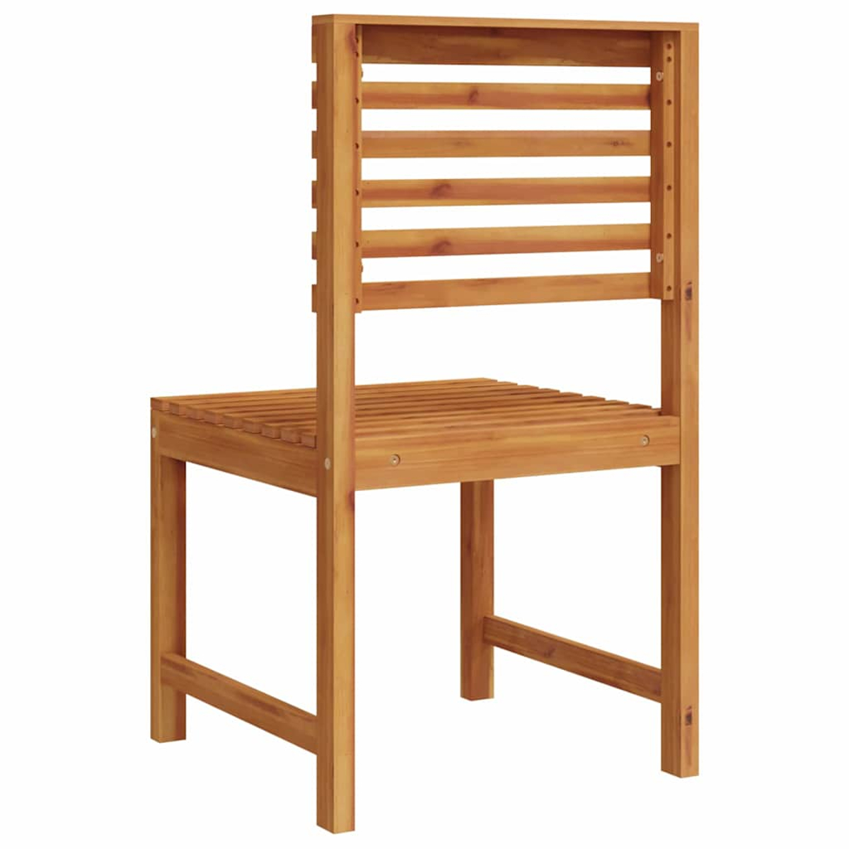 Ein Holzstuhl mit horizontalen Lamellen auf Sitzfläche und Rückenlehne. Der Stuhl hat eine hellbraune Farbe und steht auf weißem Hintergrund.