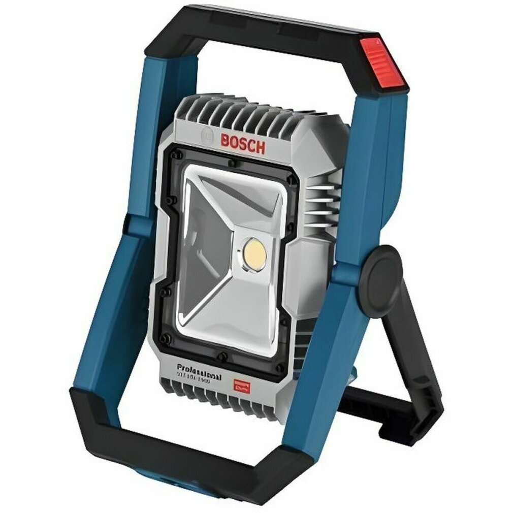 Una lampada da lavoro a LED professionale Bosch. È grigia e blu, con manico e supporto neri. La luce è accesa.