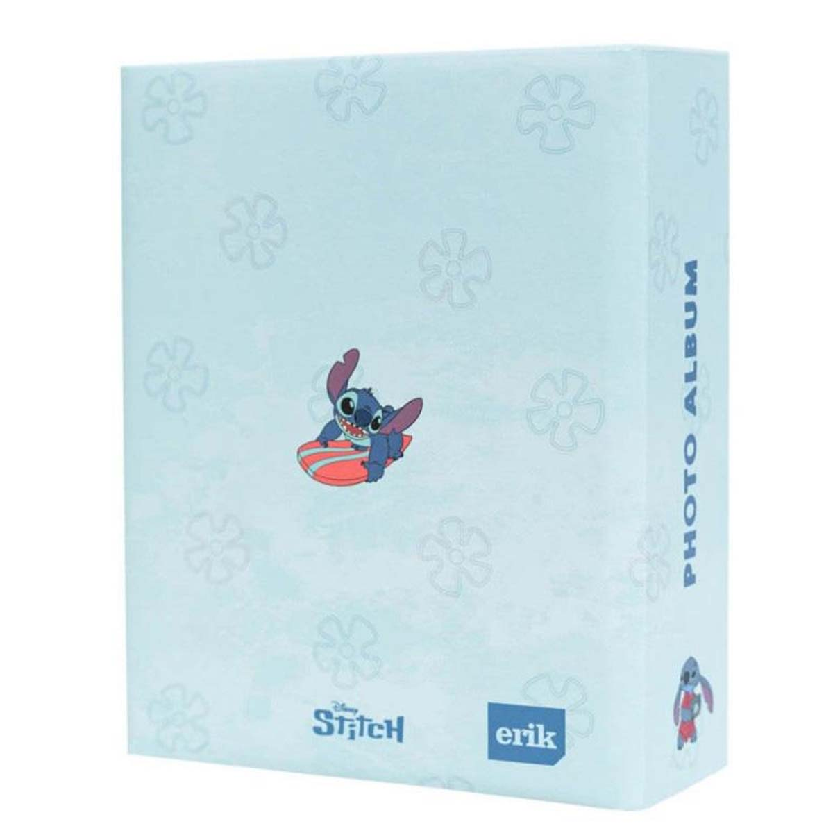 Un album photo Stitch bleu clair. Stitch sur une planche de surf est sur le devant. Les mots 'PHOTO ALBUM' sont sur le dos.