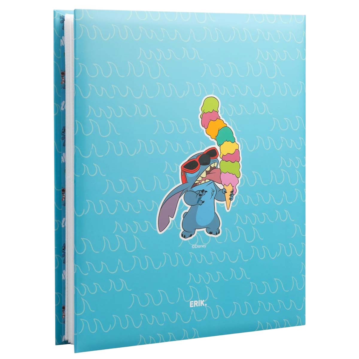 Fotoalbum mit hellblauem Cover. Stitch mit Sonnenbrille isst einen großen Eisbecher auf dem Cover.