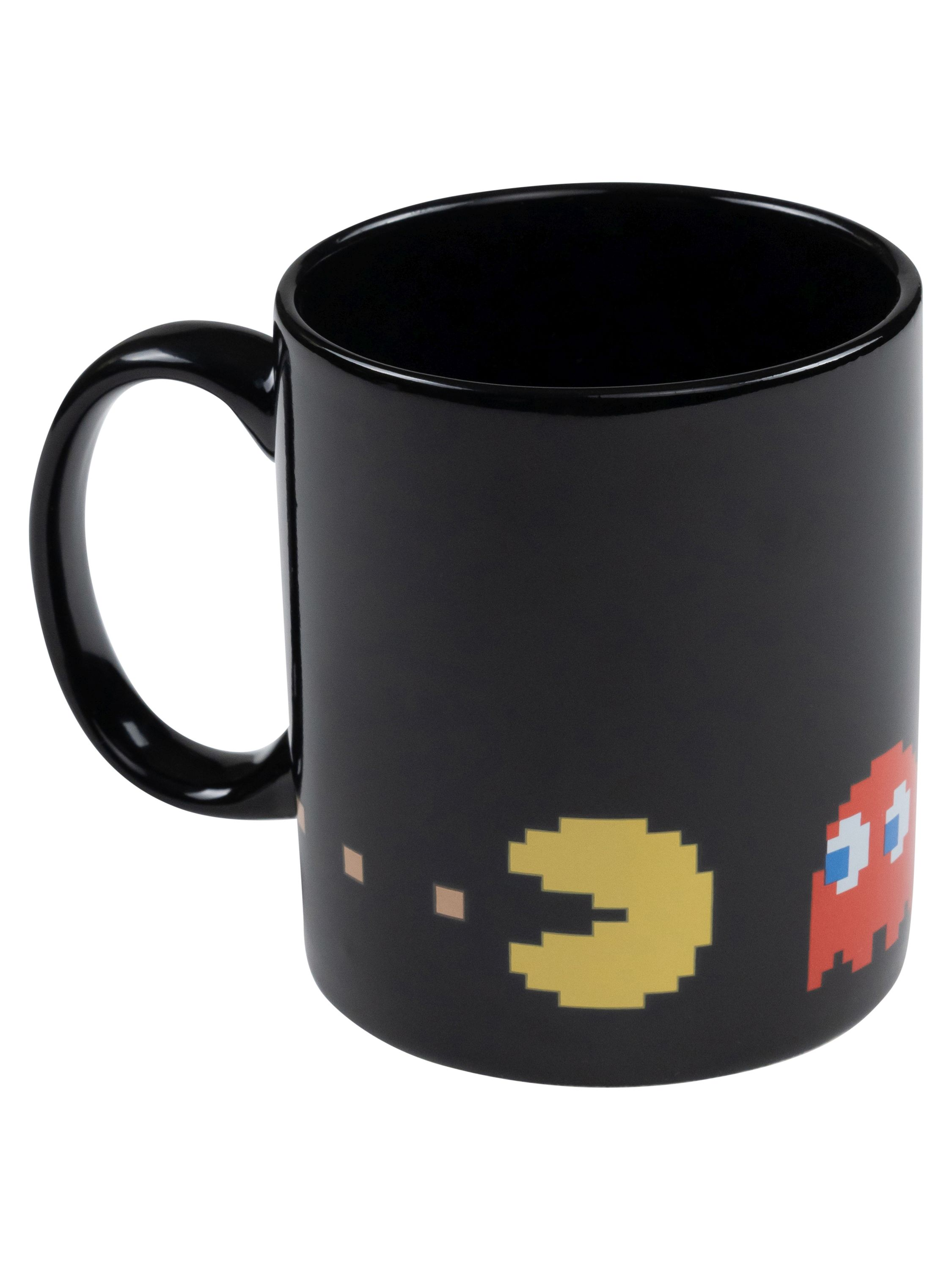 Schwarzer Becher mit Pac-Man-Design. Pac-Man und Geister sind auf dem Becher. Der Henkel ist schwarz.