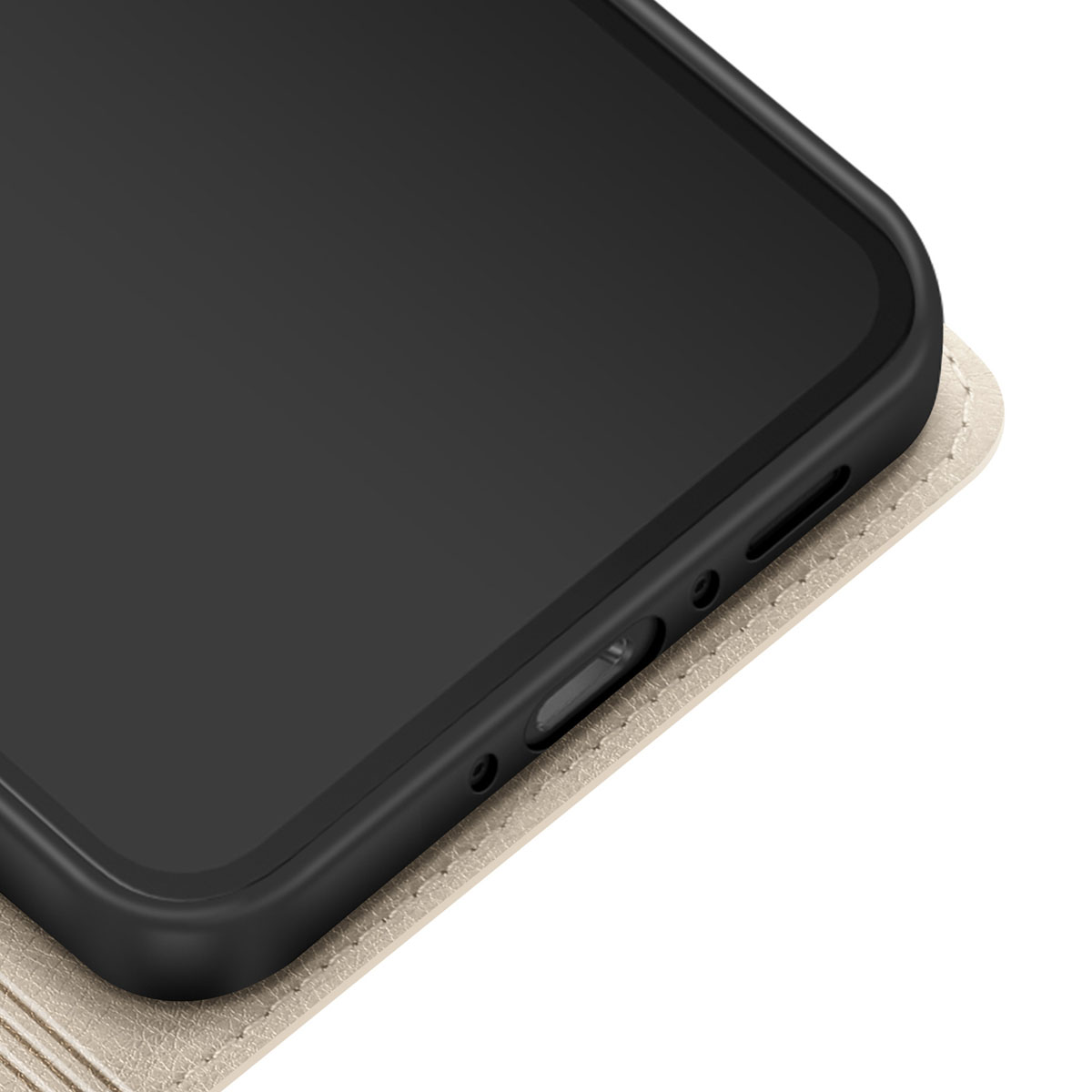 Vista ravvicinata di un telefono nero su una custodia in pelle beige. Il lato del telefono mostra pulsanti e una porta.