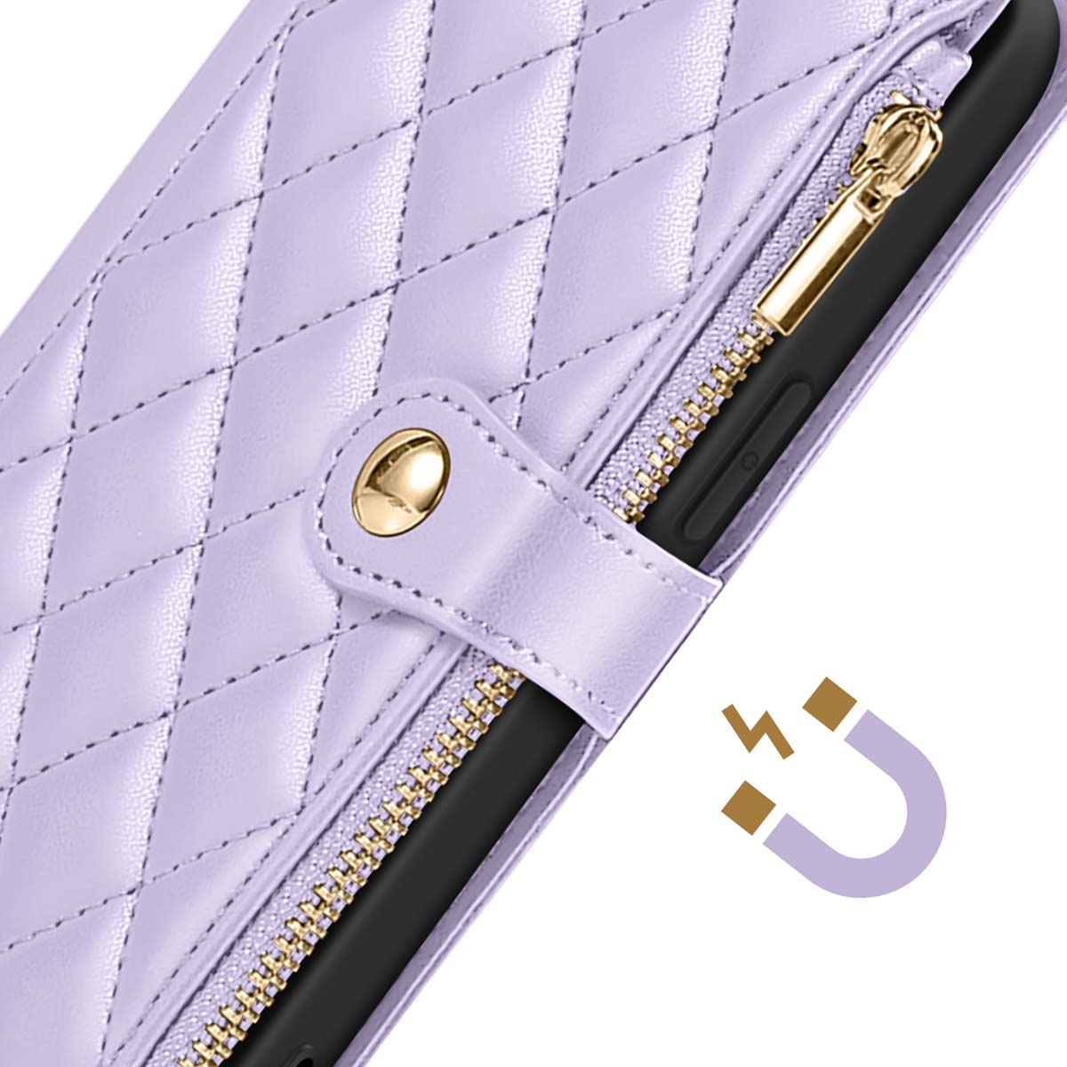 Una custodia per telefono trapuntata color lavanda con cerniera e bottone dorati. Un simbolo magnetico è vicino alla custodia.