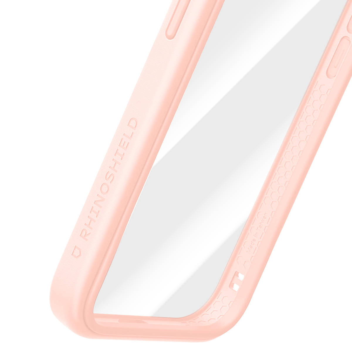 Primo piano di una custodia per telefono rosa chiaro. Il marchio 'RHINOSHIELD' è visibile. La custodia ha un centro trasparente ed è prodotta a Taiwan.
