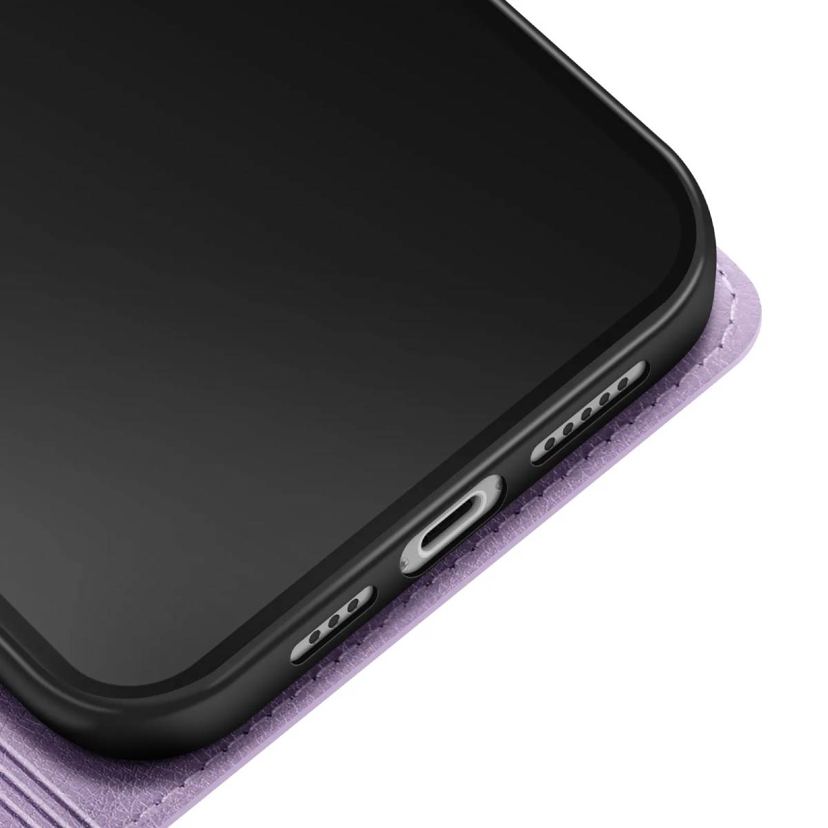 Primo piano di un telefono nero in una custodia viola. Il bordo del telefono ha pulsanti e una porta. La custodia è simile alla pelle.