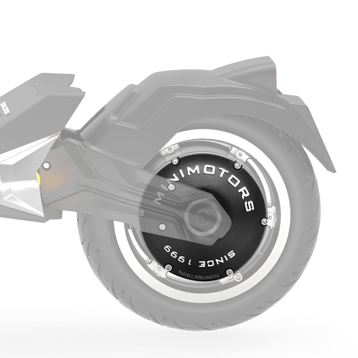 Schwarzes Rad mit weißem Text 'MINIMOTORS' und 'SINCE 1999'. Ein grauer Teil eines Rollers ist im Hintergrund sichtbar.