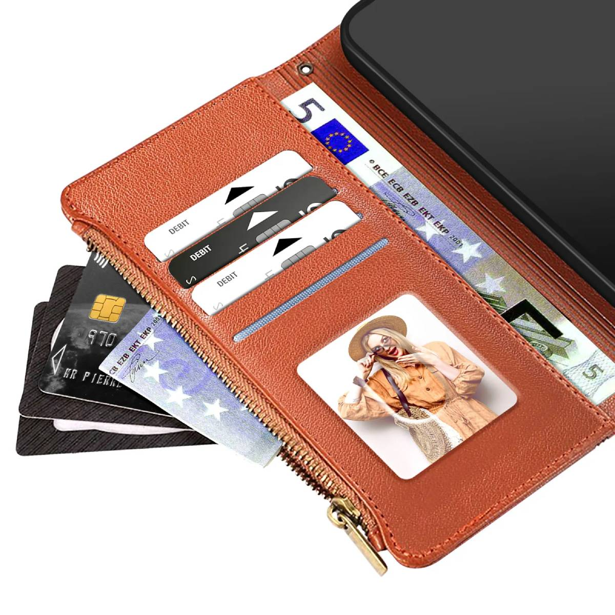 Geöffnete braune Brieftasche mit Karten, Euro-Scheinen und einem Bild. Ein schwarzes Telefon liegt oben auf. Die Brieftasche ist offen.