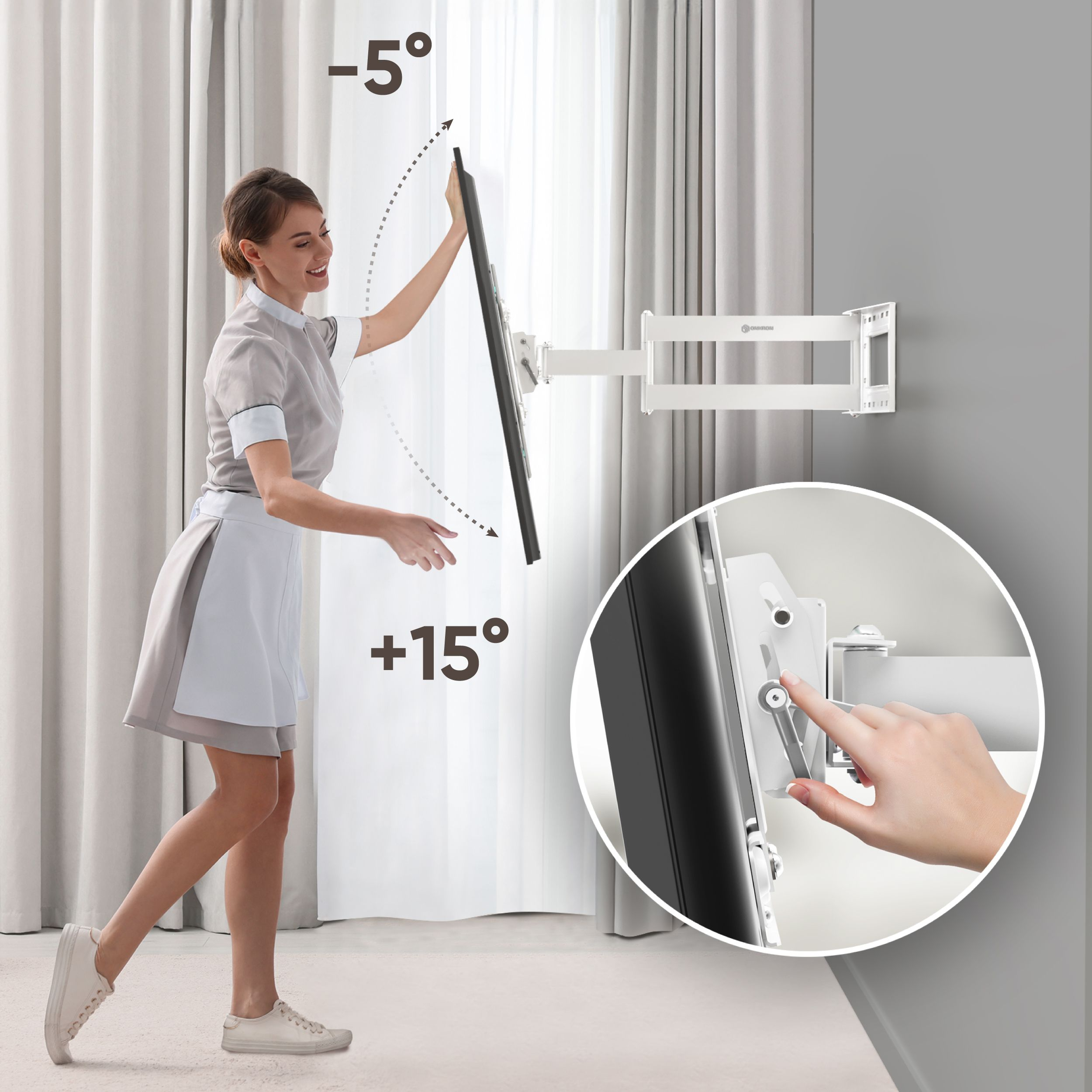 Kobieta reguluje telewizor na uchwycie ściennym, z zaznaczonymi kątami nachylenia. Szczegół pokazuje mechanizm regulacji.