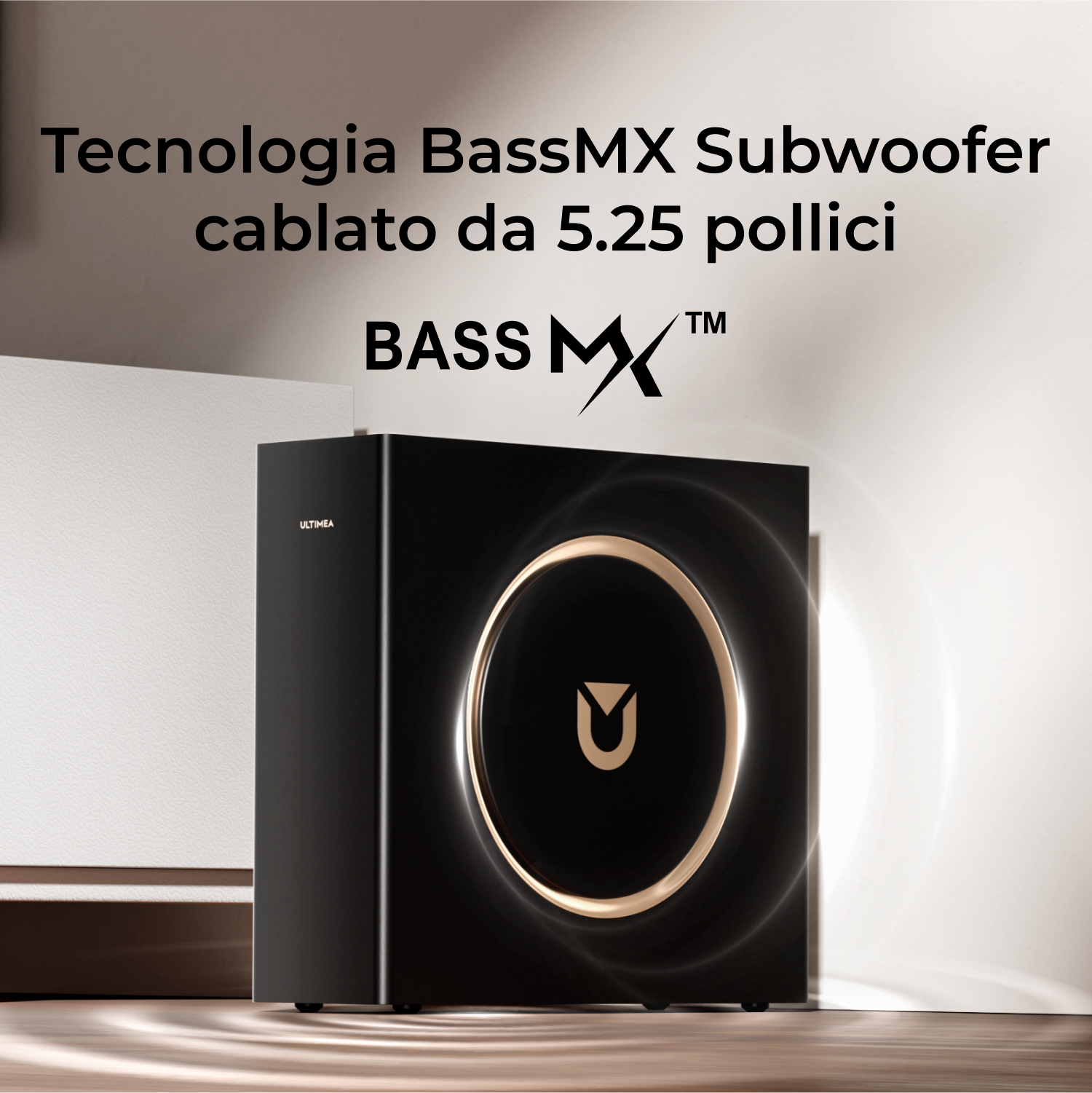 Subwoofer BassMX nero con finiture dorate. Il testo dice 'Tecnologia BassMX Subwoofer'. Viene visualizzato il logo del marchio.