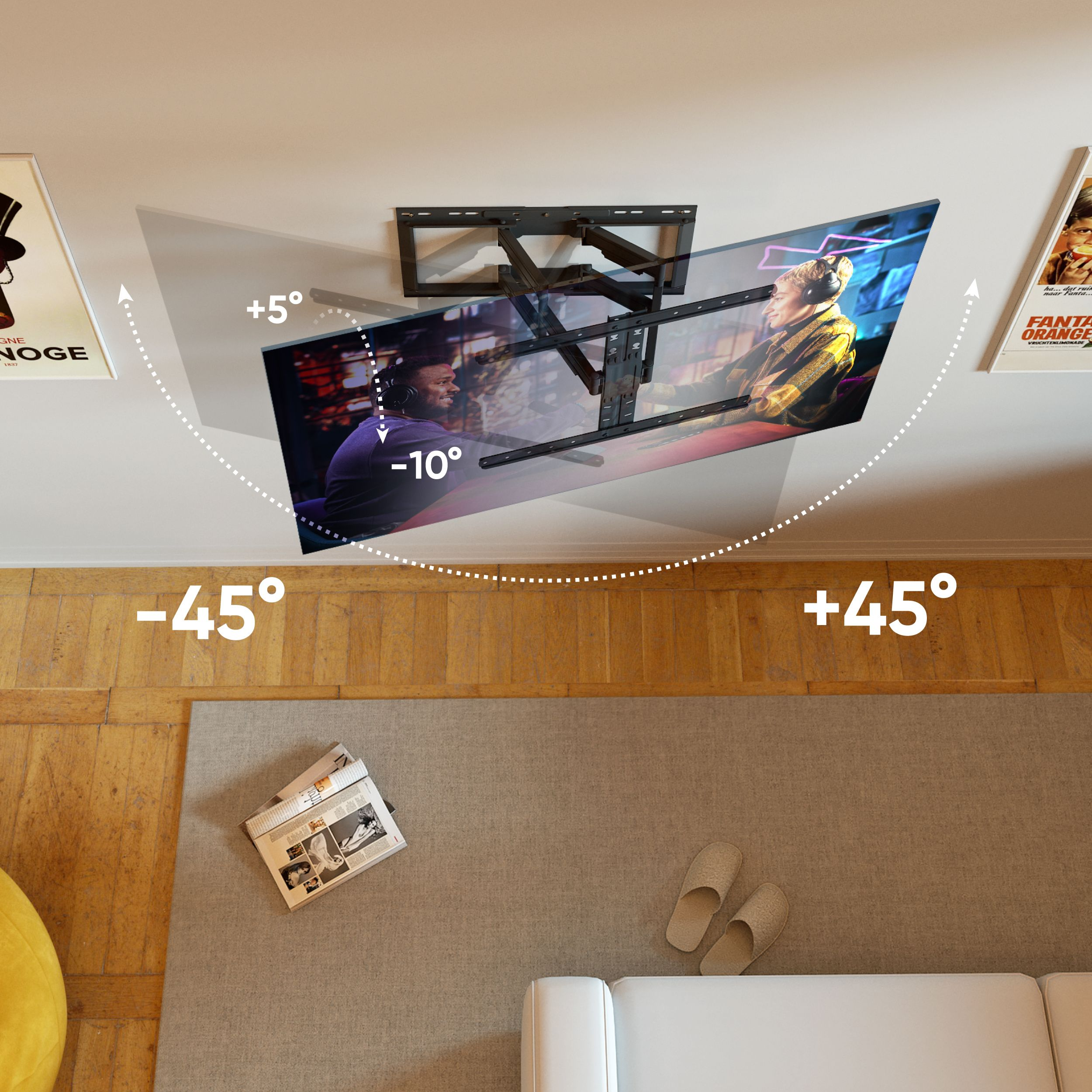 Telewizor zamontowany na ścianie, pod kątem. Poniżej dywan, magazyn, sofa i kapcie. Plakaty są na ścianie.