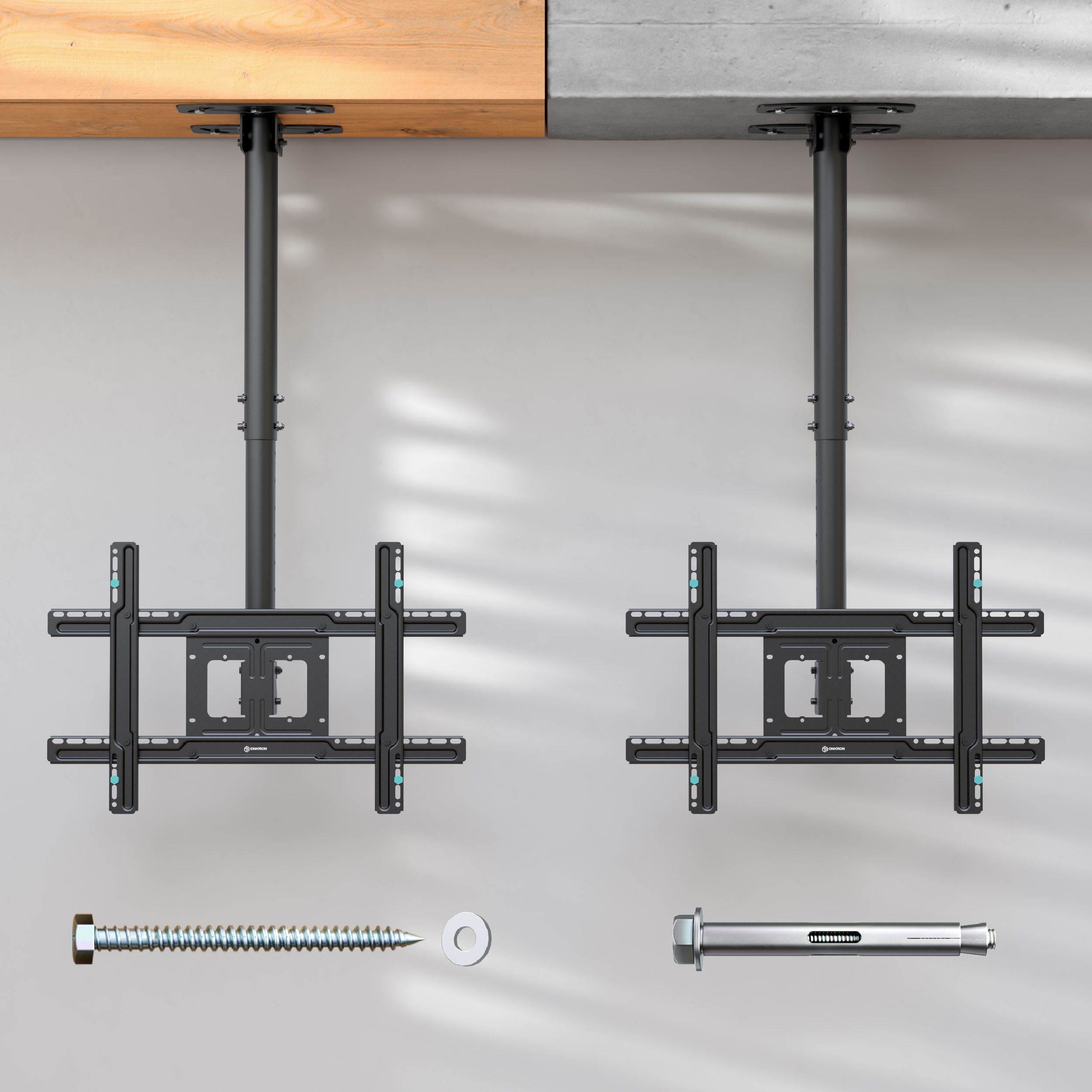 Zwei schwarze TV-Halterungen hängen von der Decke. Schrauben und andere Hardware sind darunter auf der weißen Oberfläche platziert.