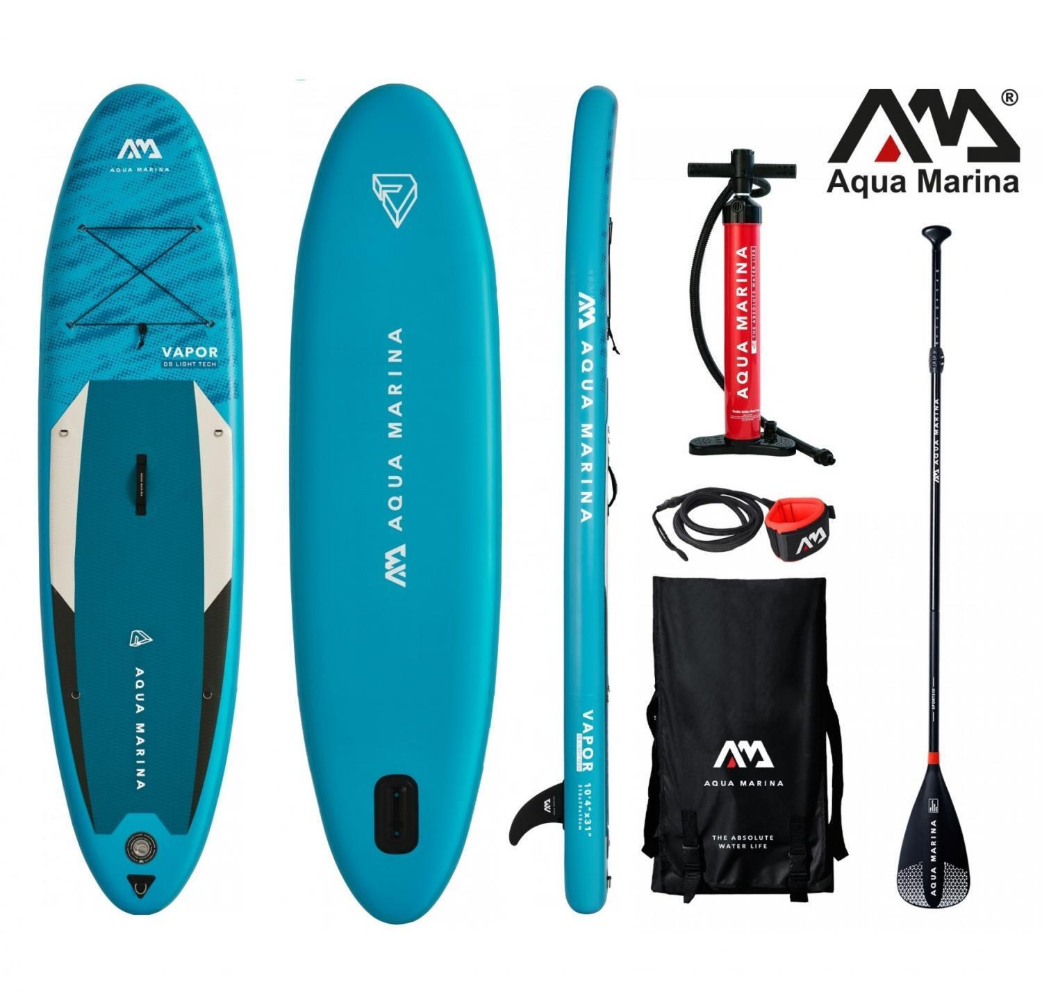 Ein Aqua Marina Stand-Up-Paddleboard-Set. Enthält Boards, Pumpe, Paddel und Zubehör. Die Hauptfarbe ist Hellblau.