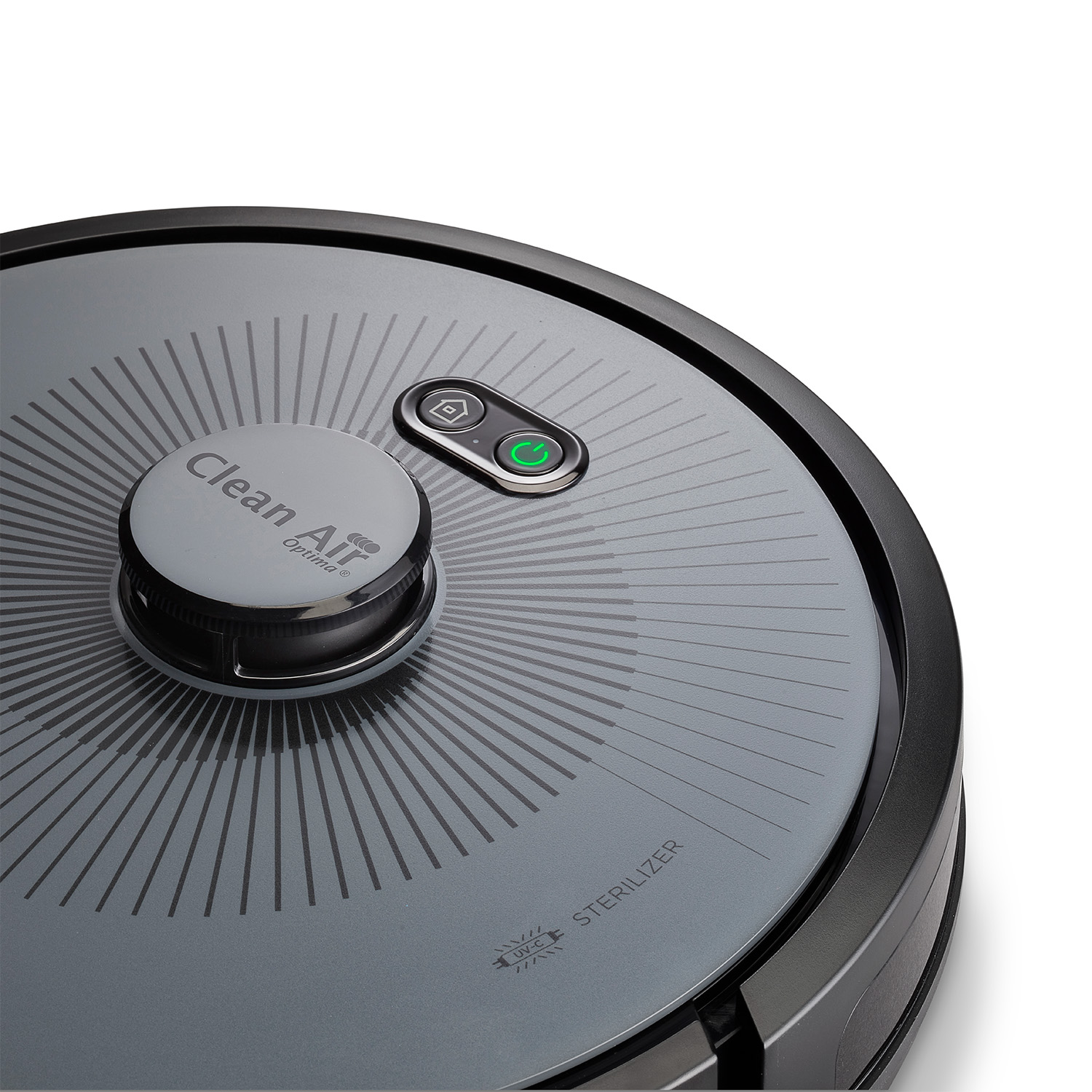Gros plan d'un aspirateur robot gris. Il a un design circulaire avec un bouton éclairé en vert. La marque Clean Air Optima est visible.