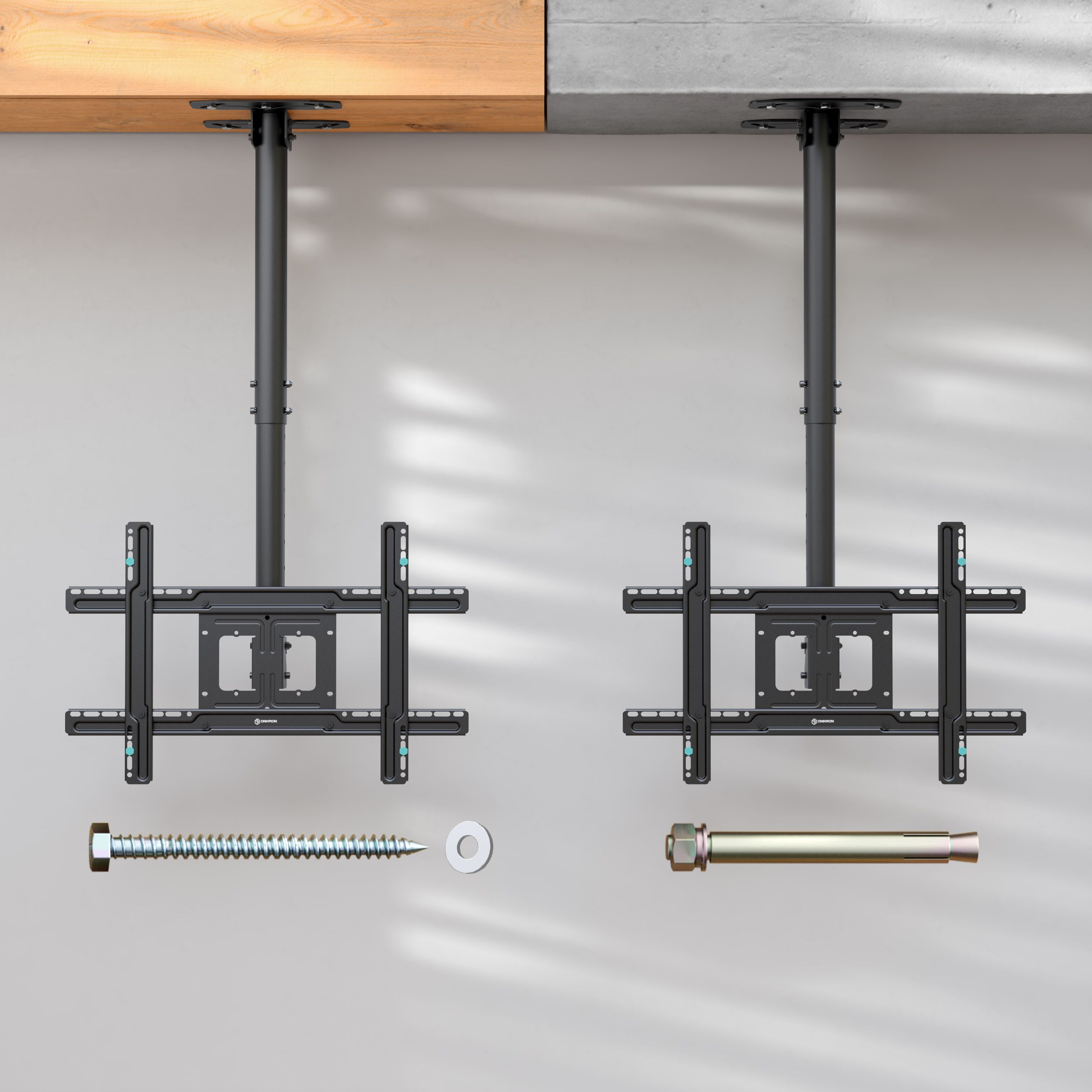 Sono mostrate due staffe TV a soffitto, hardware e sezioni del soffitto. Una staffa con una vite e l'altra con un bullone di ancoraggio.