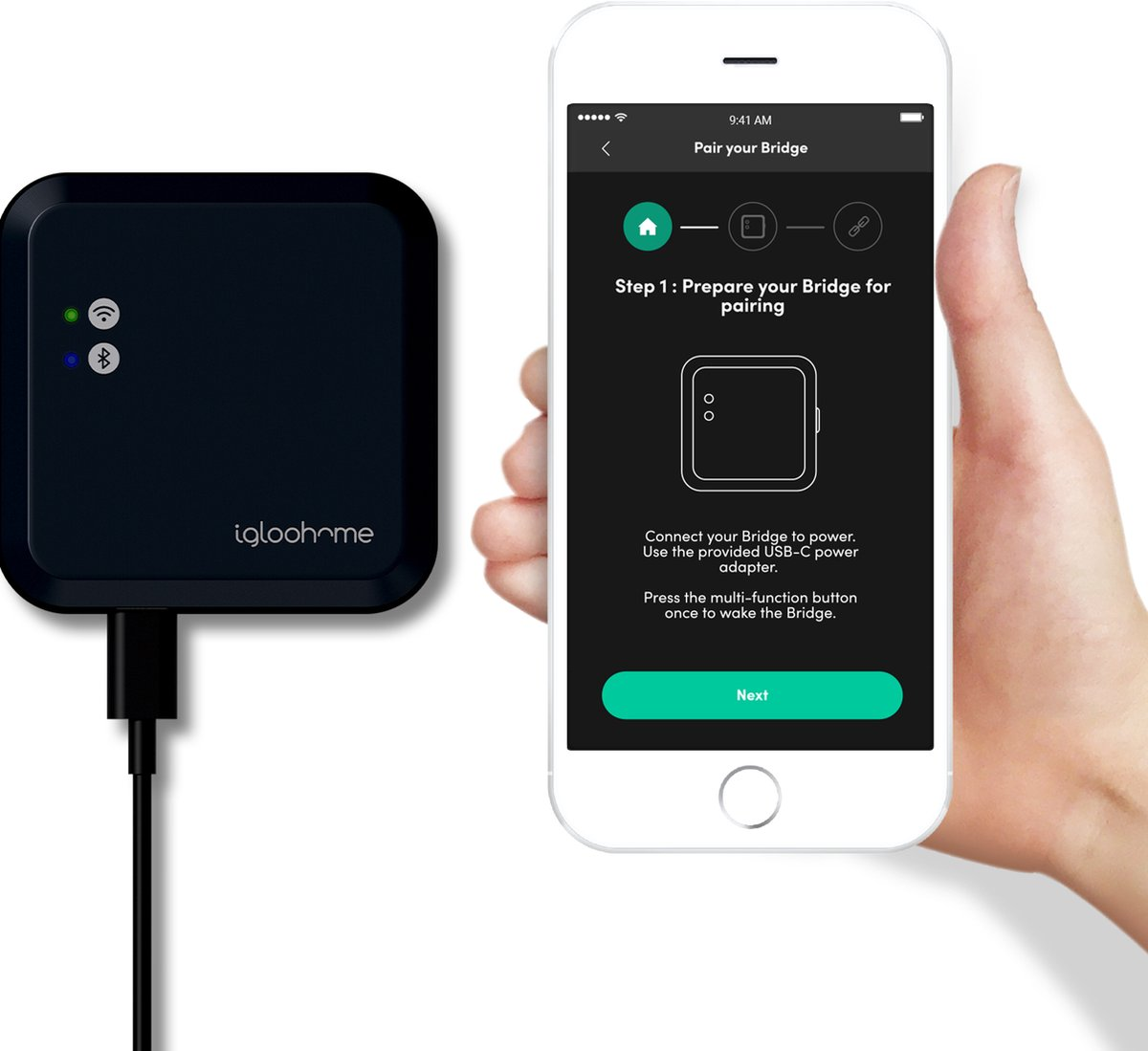 Ein schwarzes igloohome-Gerät neben einem Telefon mit Kopplungsanweisungen. Eine Hand hält das Telefon. Gerät hat WLAN- und Bluetooth-Symbole.