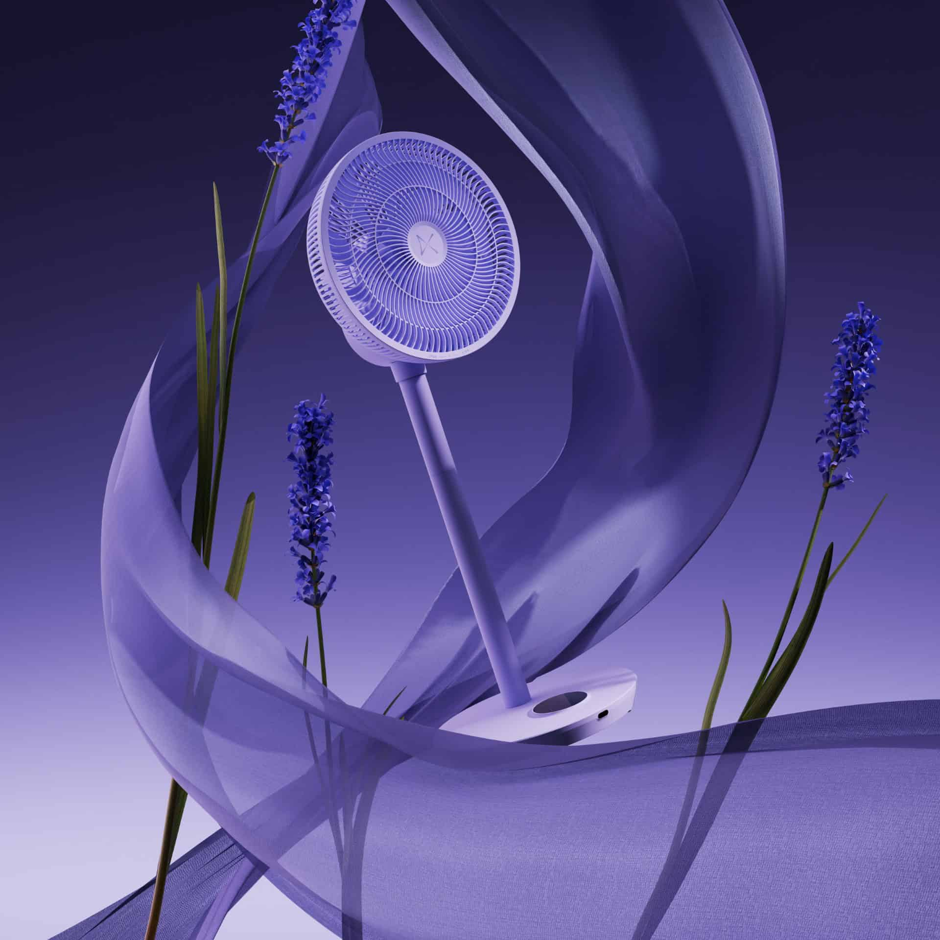 Ein weißer Ventilator steht inmitten fließenden lilafarbenen Stoffs und Lavendel. Die Szene ist monochromatisch, mit einem Farbverlauf im Hintergrund.