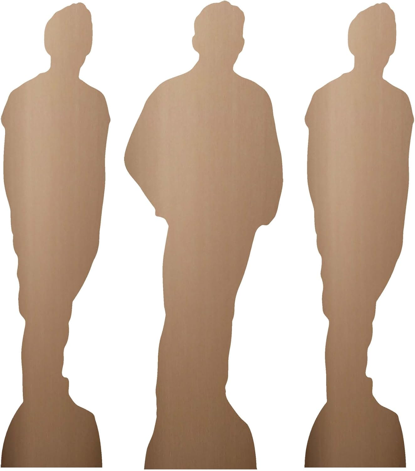 Drei Pappfiguren von Menschen. Jede Figur ist braun und steht auf einem Sockel. Sie blicken alle nach vorne.