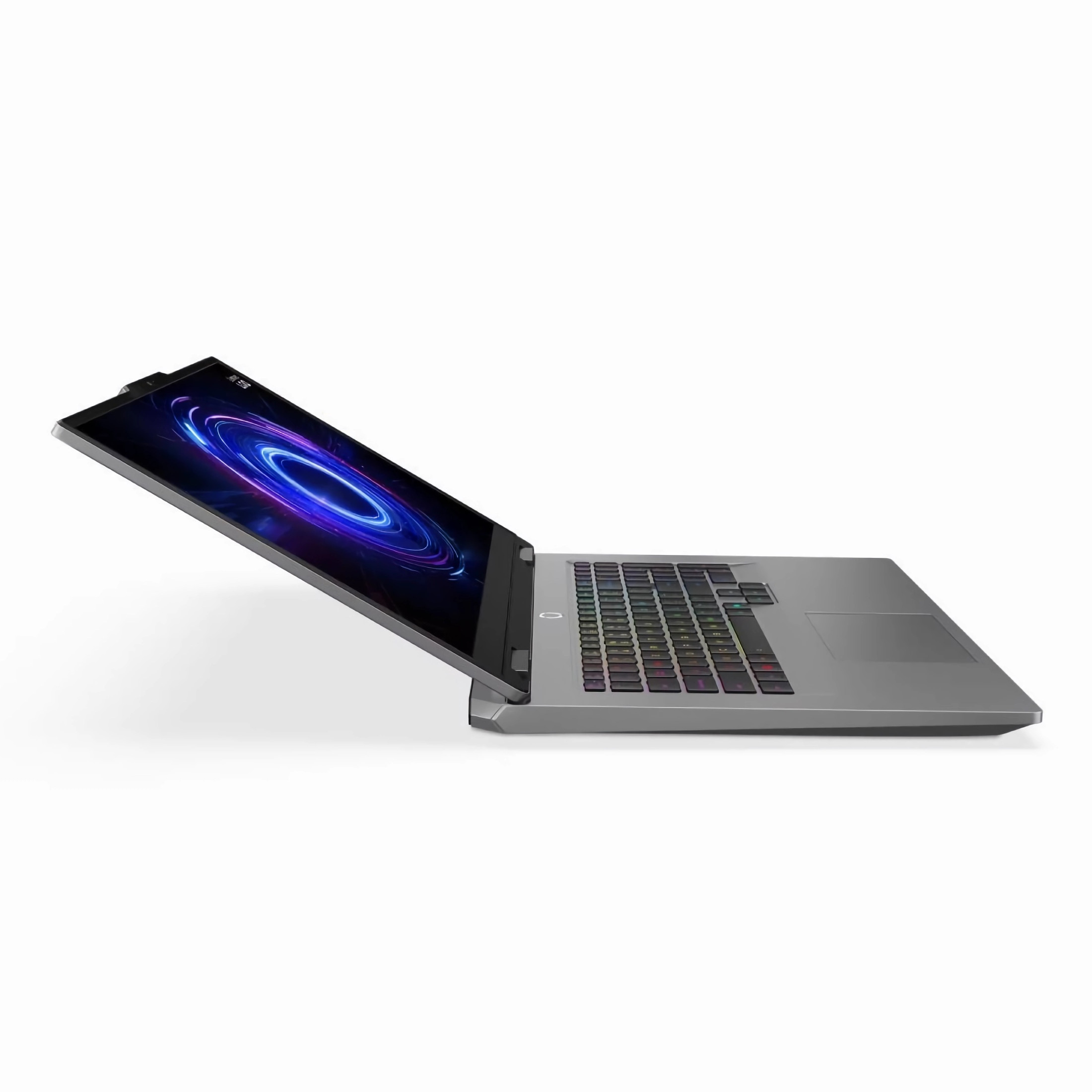 Ein silberner Laptop ist geöffnet. Der Bildschirm zeigt eine blaue und violette Spirale. Die Tastatur ist mehrfarbig beleuchtet.